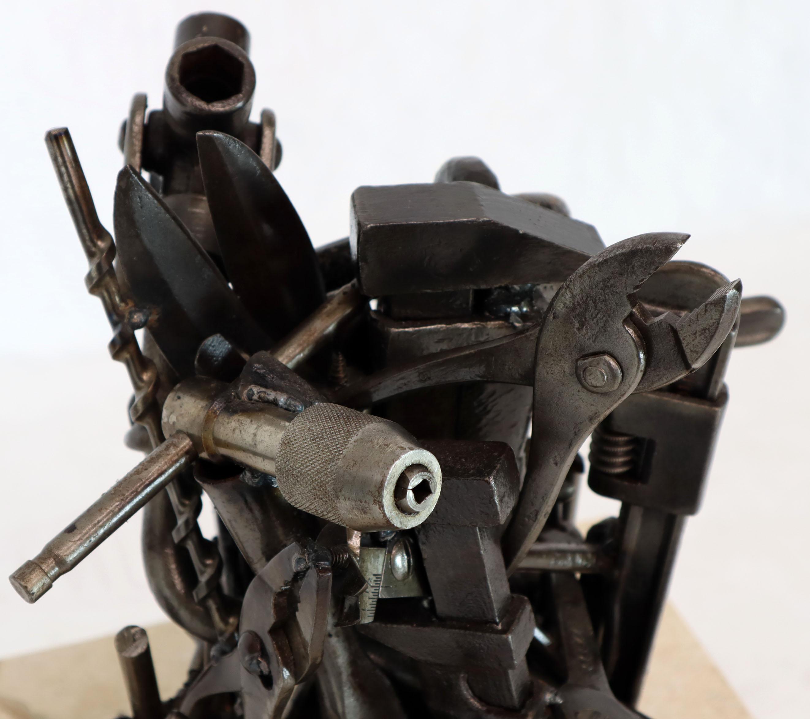 20ième siècle Sculpture de groupe d'outils complexes modernes et complexes outils soudés en vente