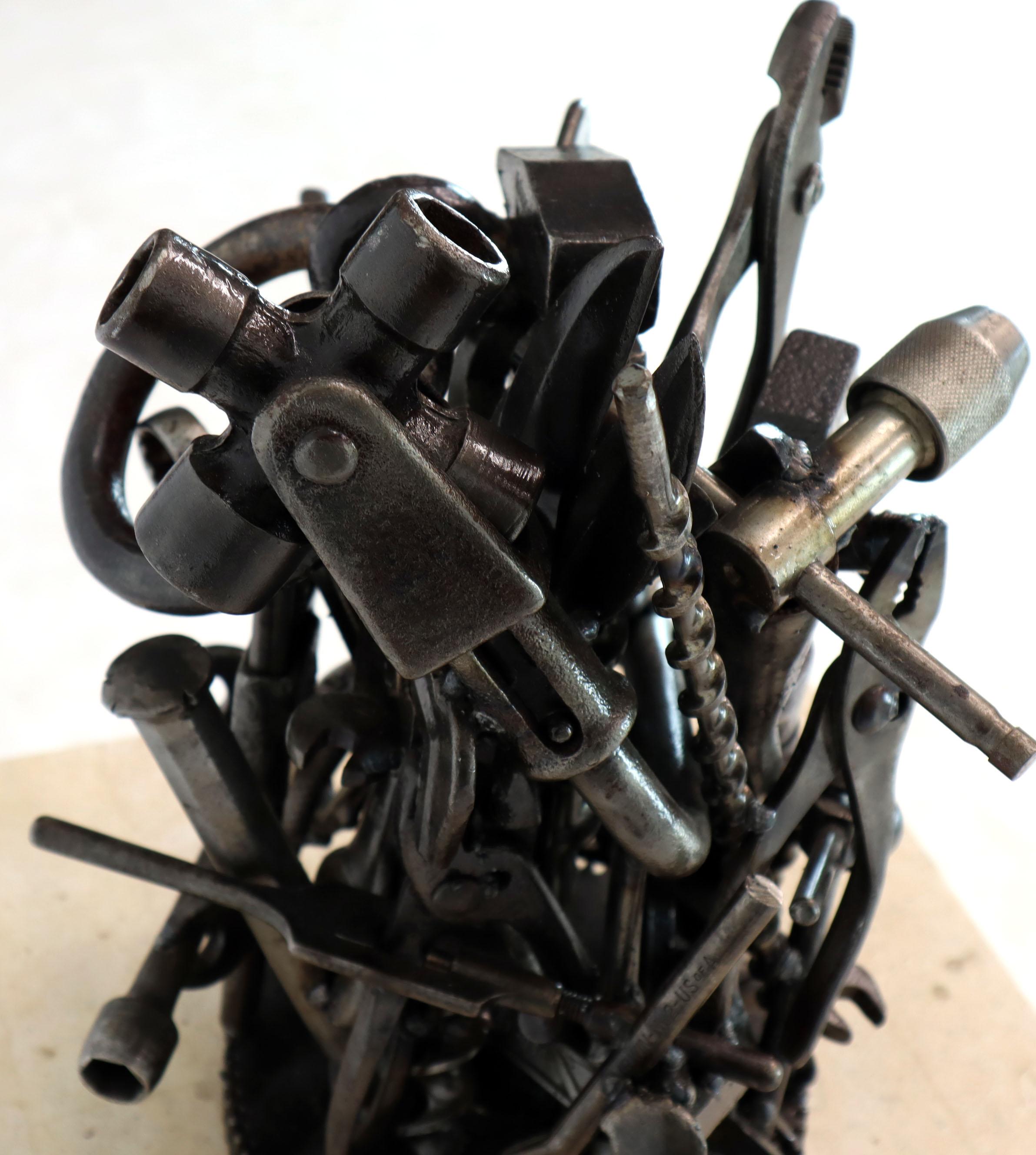 Sculpture de groupe d'outils complexes modernes et complexes outils soudés en vente 1