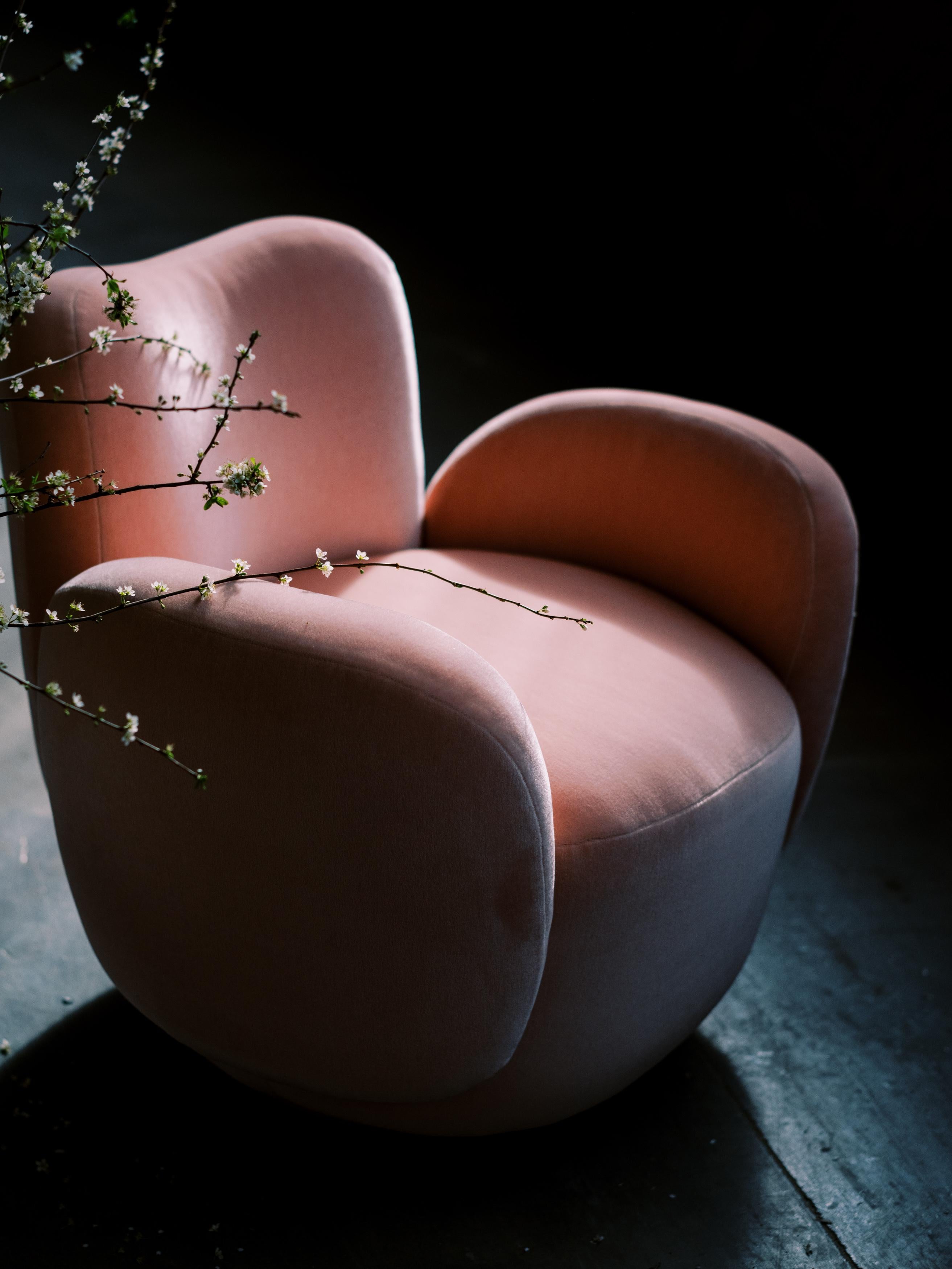 Portoghese Sedia da salotto moderna Conchula, poltrona, girevole, mohair italiano, Greenapple in vendita