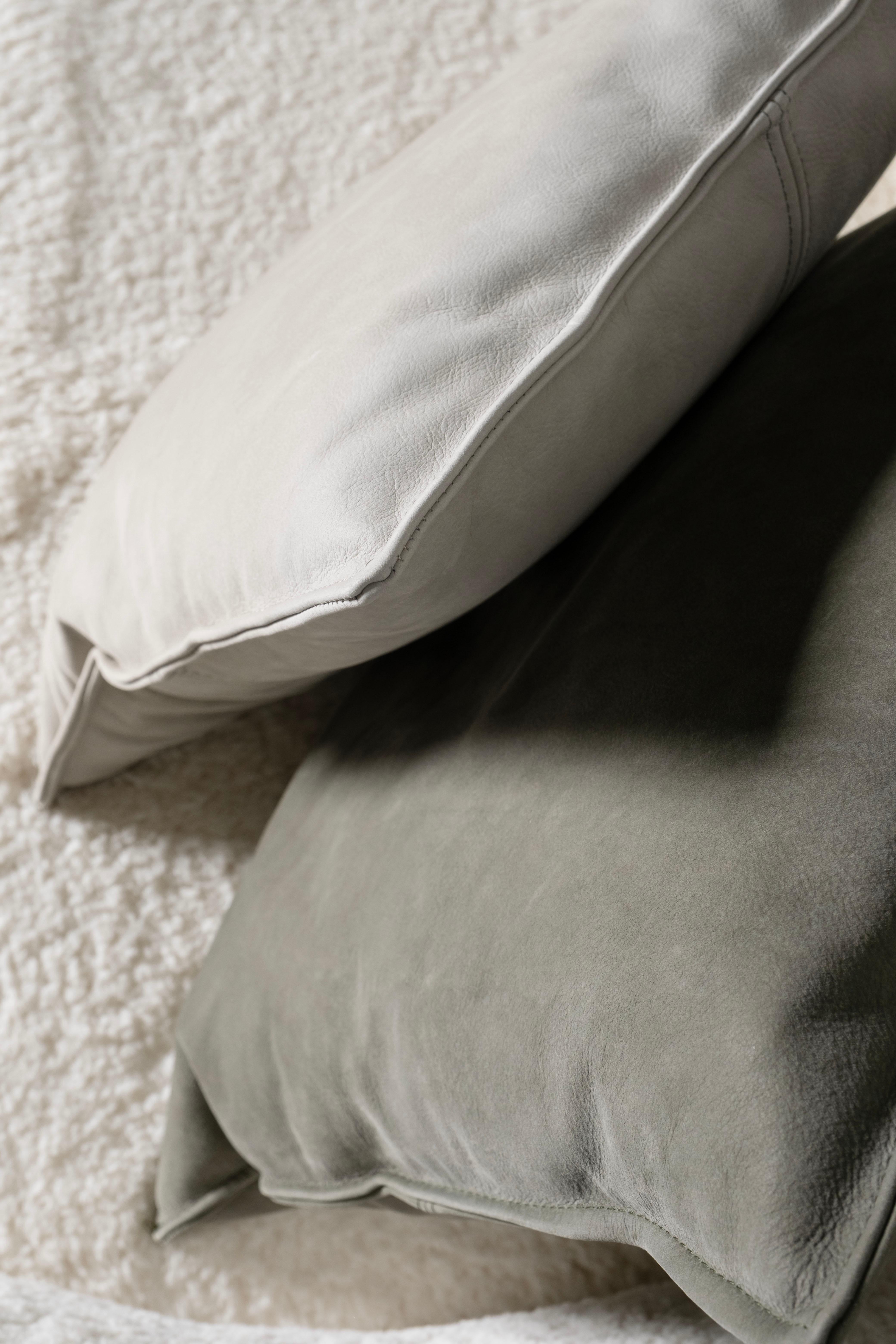 The Moderns Conchula Curved Sofa, Ivory Bouclé, Handmade in Portugal by Greenapple en vente 3