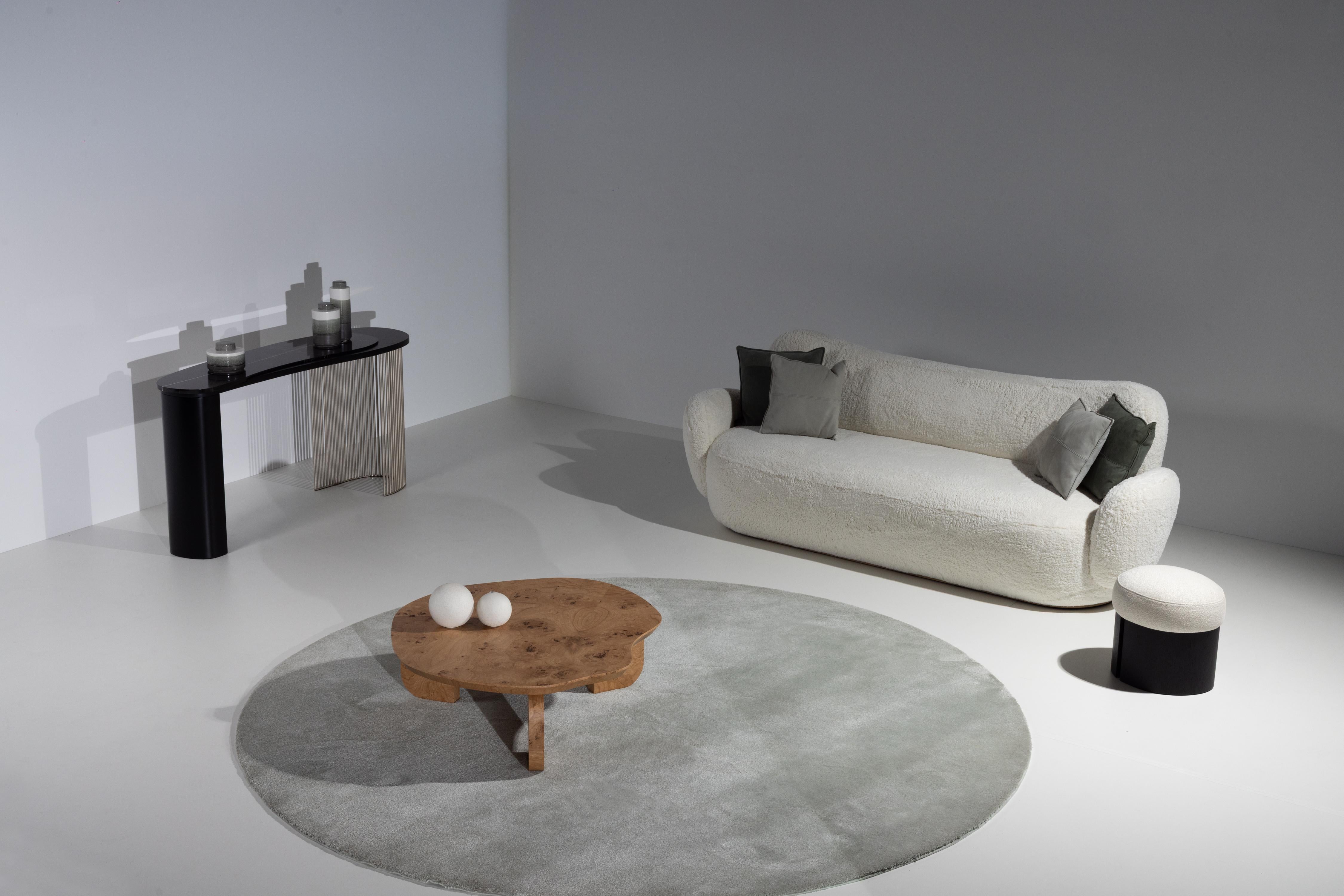 Mid-Century Modern The Moderns Conchula Curved Sofa, Ivory Bouclé, Handmade in Portugal by Greenapple en vente
