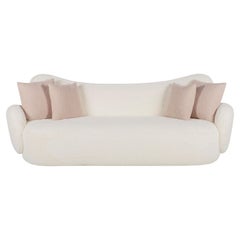 Modernes geschwungenes Sofa Conchula, elfenbeinfarbener Bouclé, handgefertigt in Portugal von Greenapple