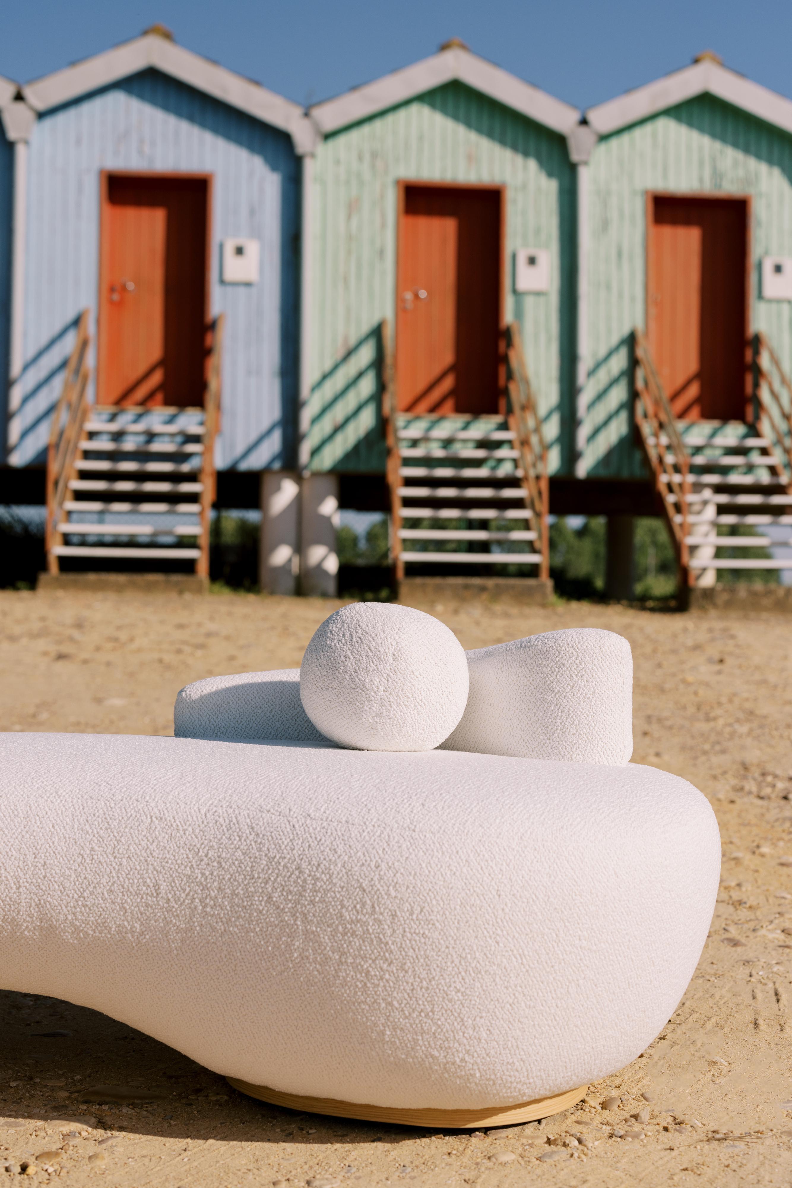 Mid-Century Modern Conchula Day Bed, DEDAR White Bouclé, Handmade by Greenapple For Sale 1