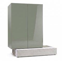 Credenza alta Mogg Block con base in cemento moderno e finitura laccata lucida, RAL 7033