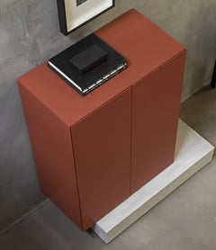 Buffet haut moderne avec piètement en béton et finition laquée mate « Mogg Block » RAL 8004
