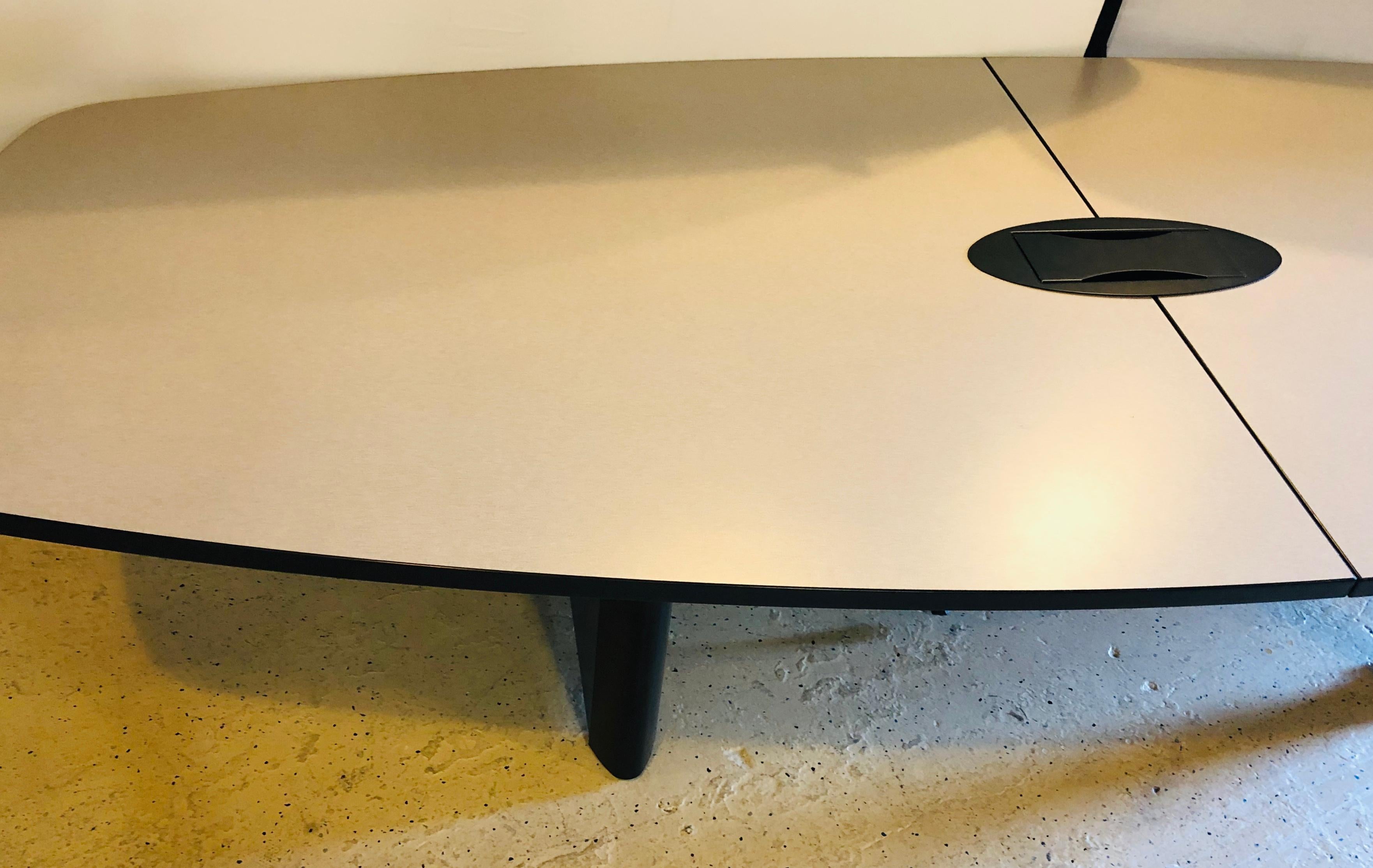 Modern Conference Table In Good Condition In Manhasset, NY