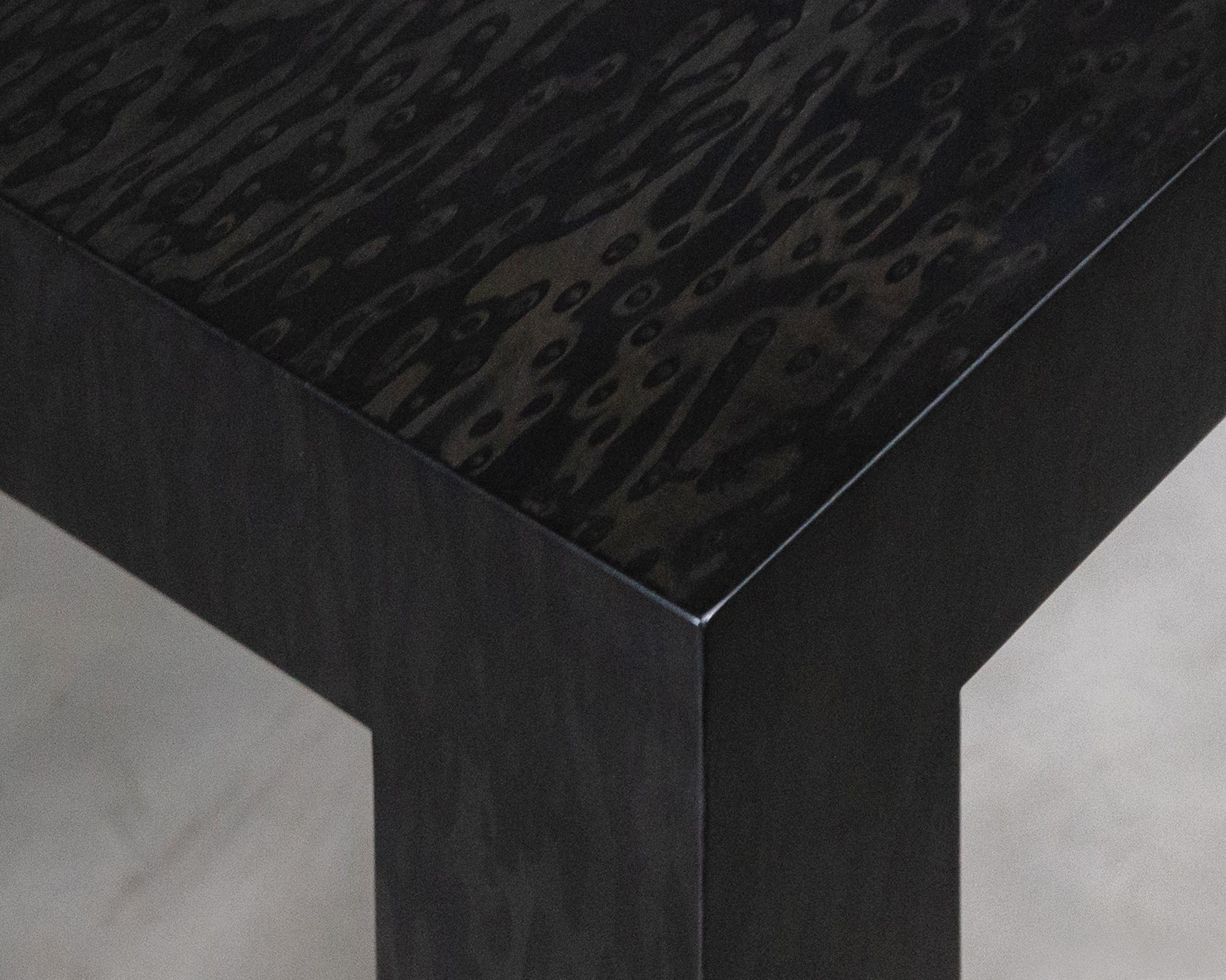 Table console moderne avec sabots en bronze en bois d'érable noir de Costantini, Dino en vente 1