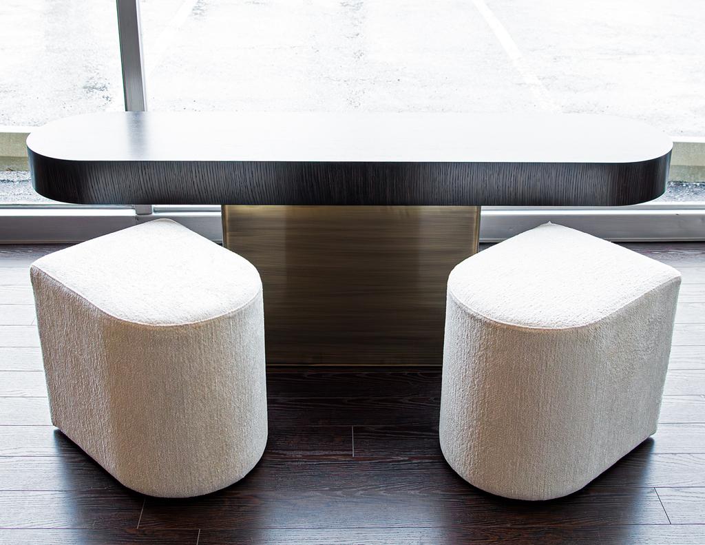 Table console moderne avec poufs coulissants en vente 10
