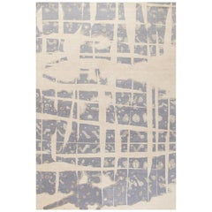 Tapis contemporain moderne en bleu-gris fait à la main en soie et en laine:: "Note"