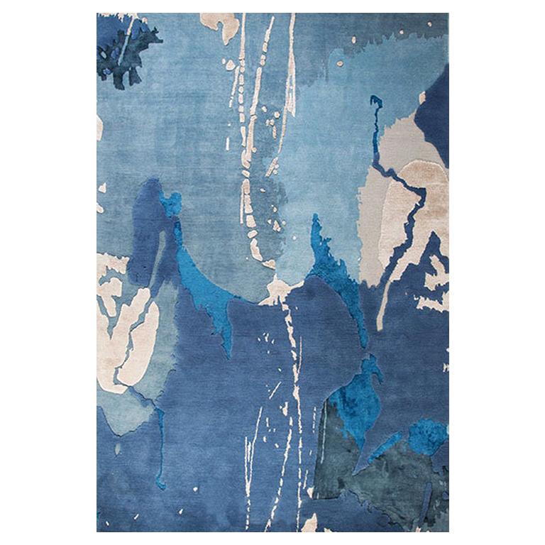 Tapis contemporain abstrait en bleu:: fait à la main en laine de soie et de pashmina:: "Crush" en vente