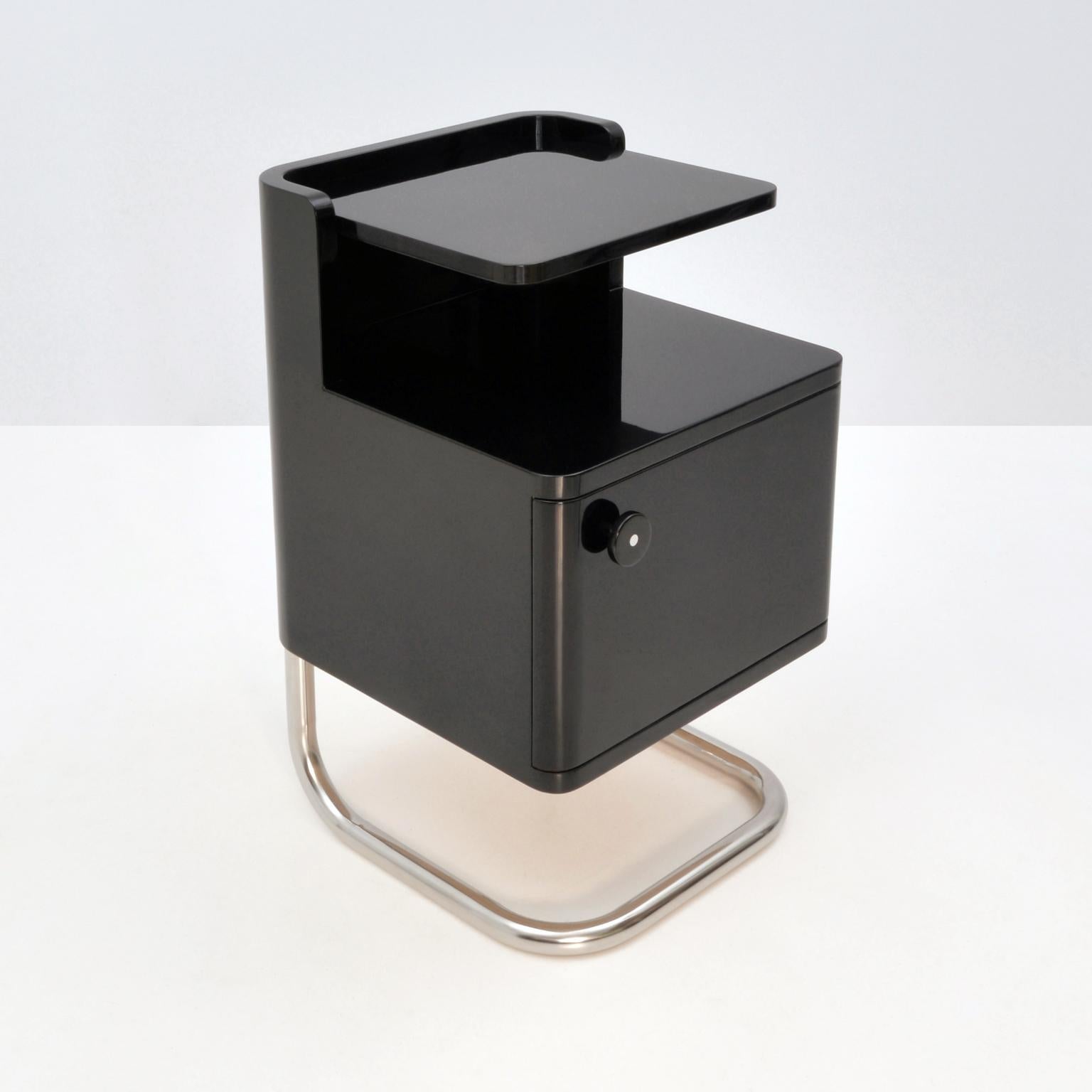 XXIe siècle et contemporain Meubles de chevet contemporains modernes, en Wood Wood laqué brillant, personnalisables en vente