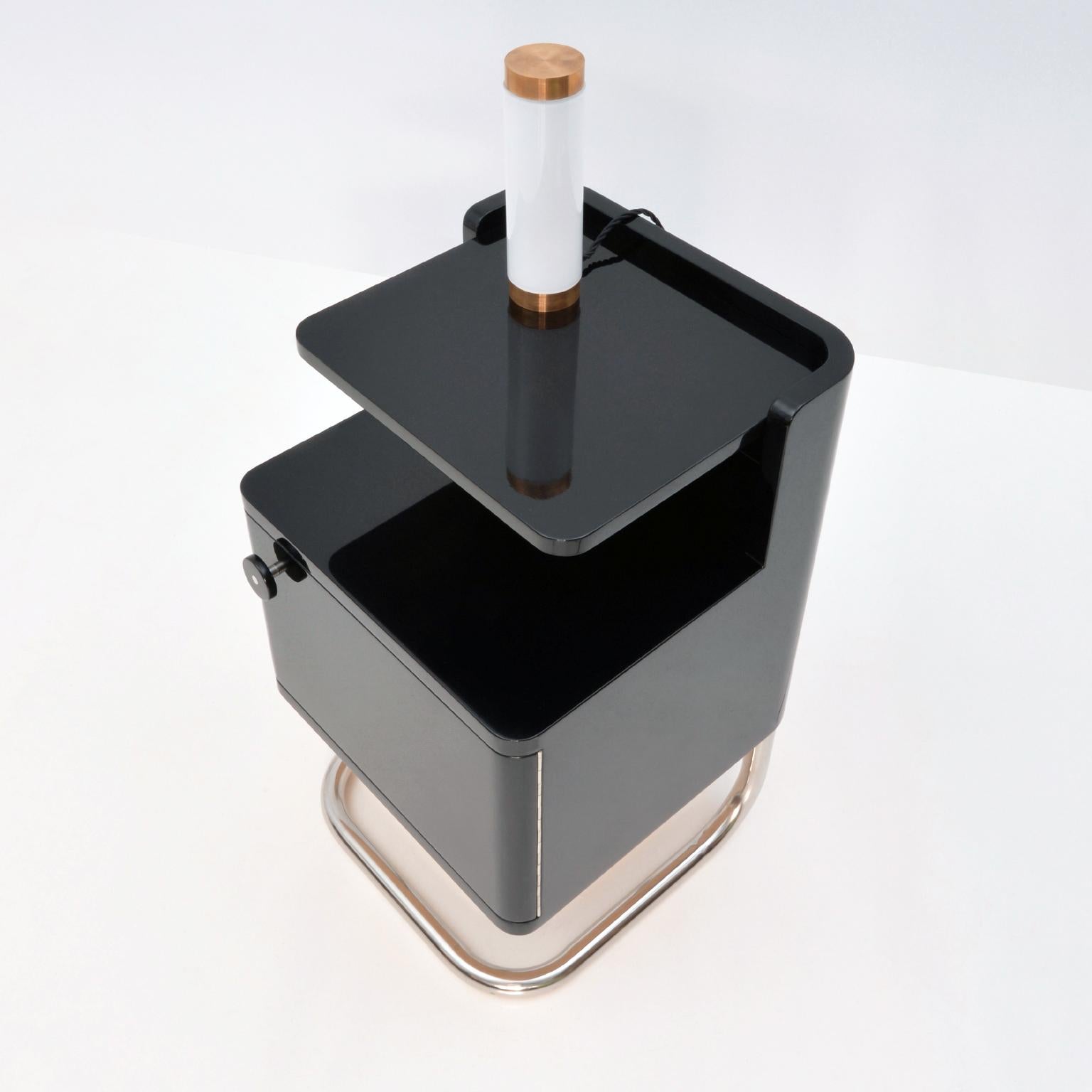 Meubles de chevet contemporains modernes, en Wood Wood laqué brillant, personnalisables en vente 1