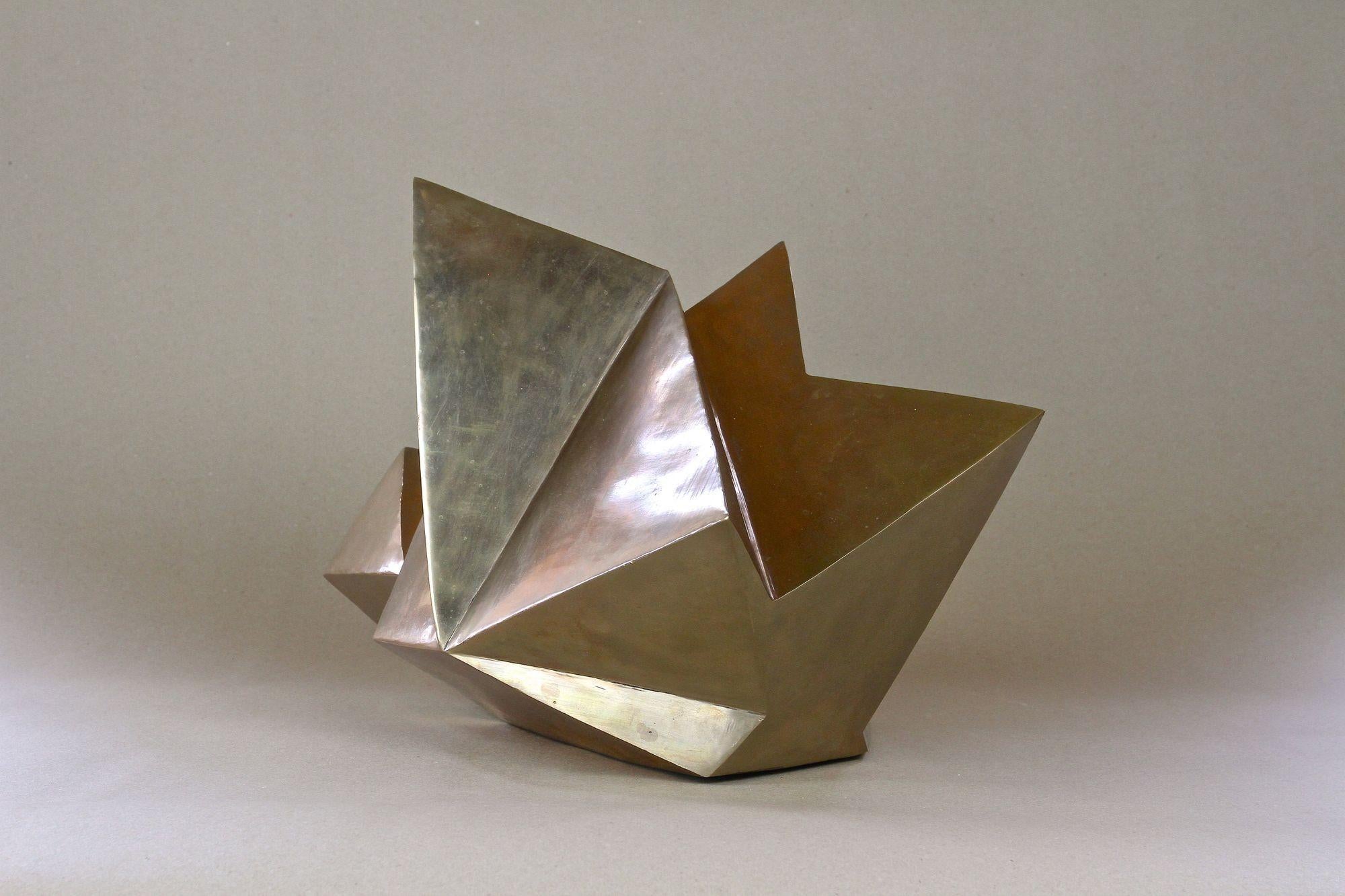 Moderne zeitgenössische Bronzeskulptur „Kristall“ von M. Treml, Österreich 2019 im Zustand „Hervorragend“ im Angebot in Lichtenberg, AT