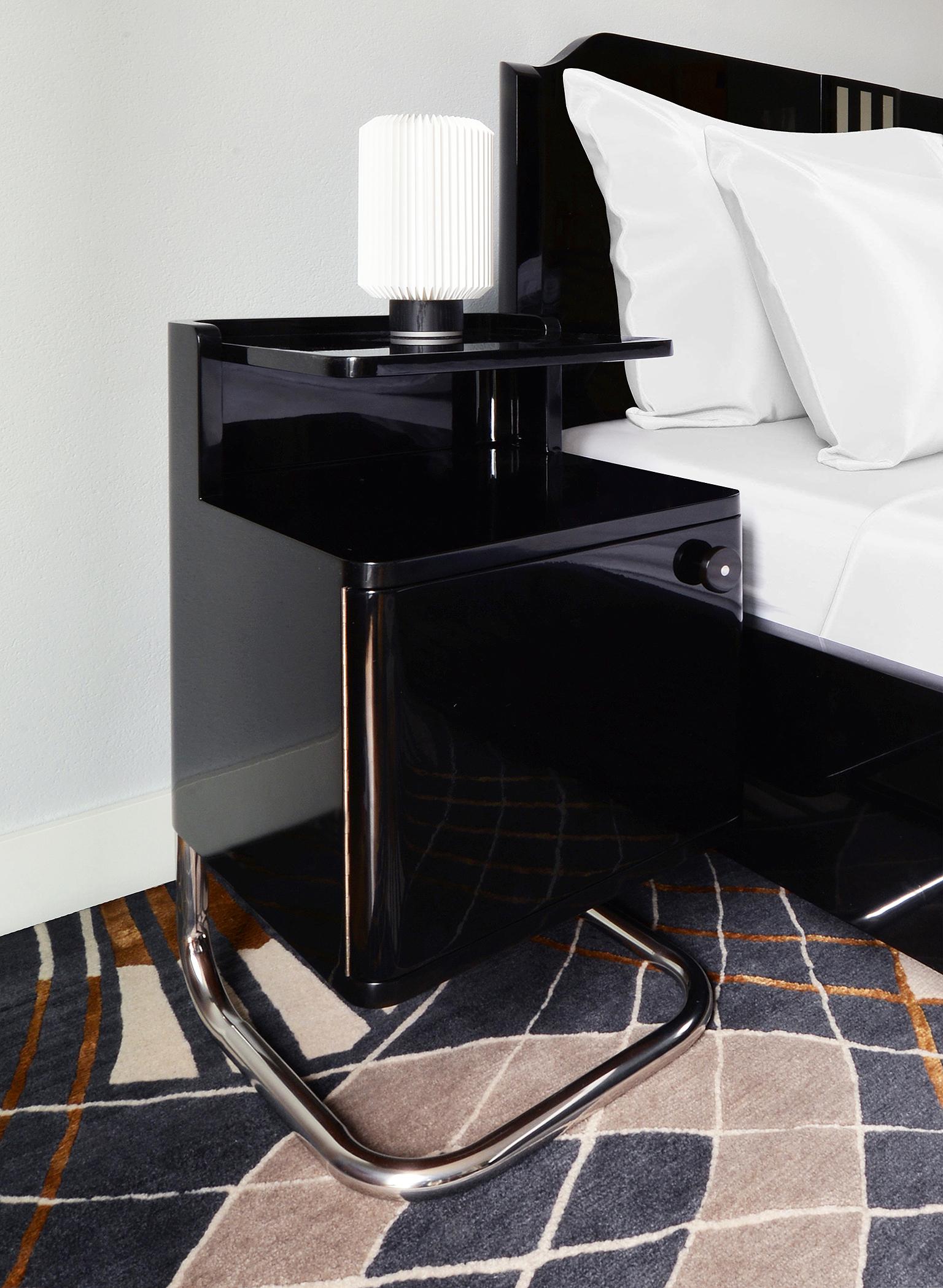 Modern Contemporary Customizable Bedside Cabinets, High Gloss Lacquered Wood For Sale 5