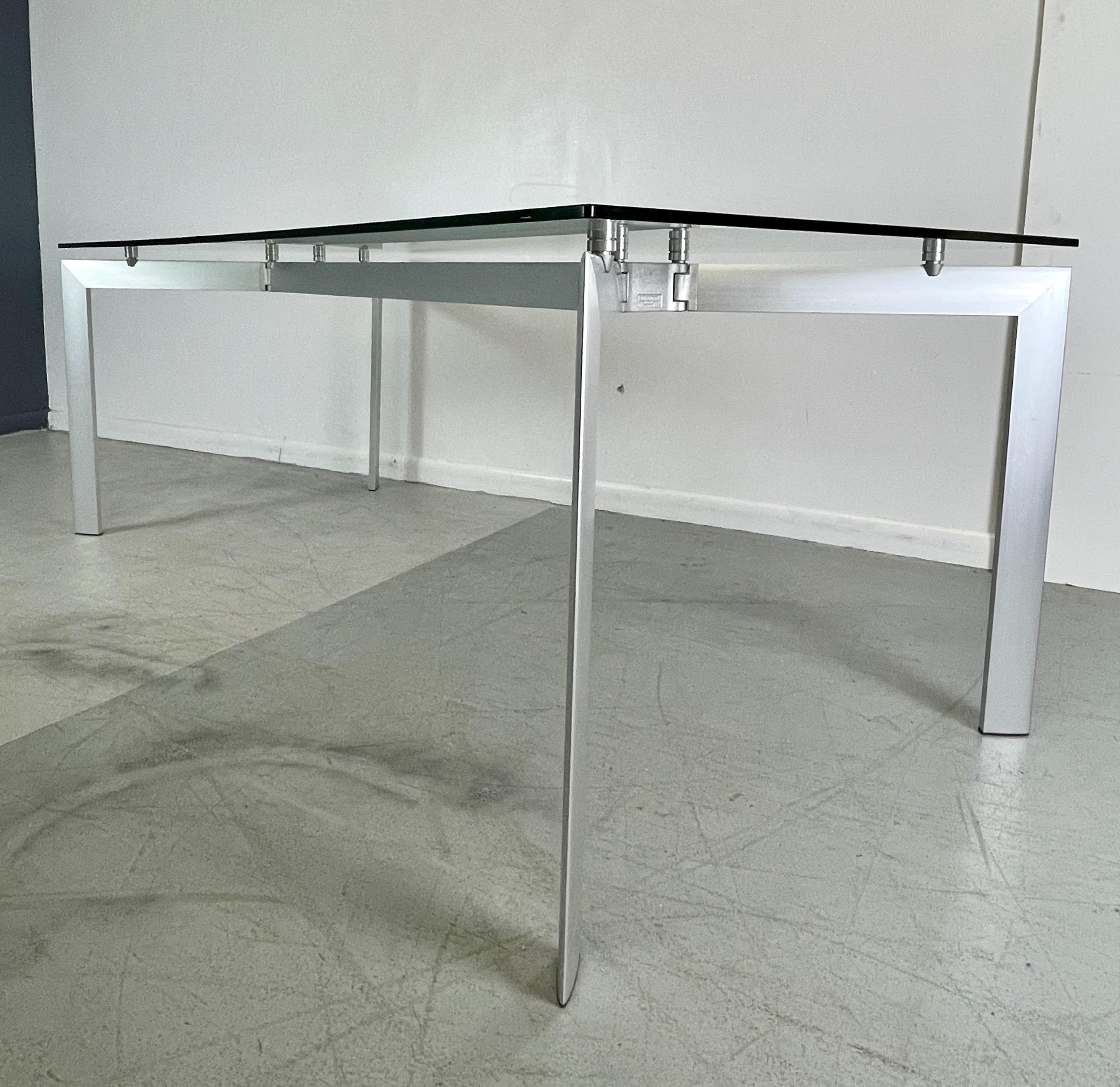 Table à manger italienne moderne et contemporaine 