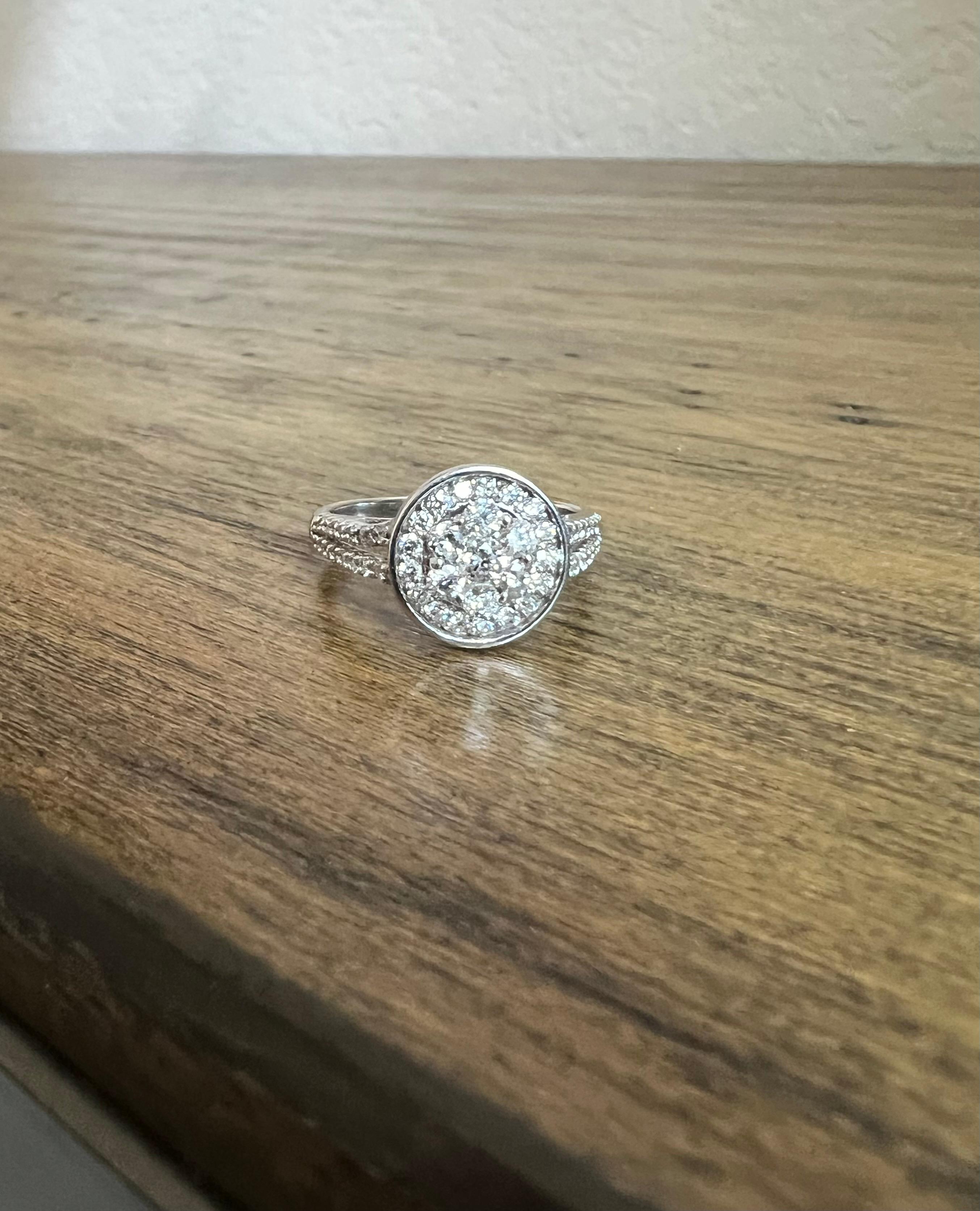 Taille ronde Bague de fiançailles The Moderns Contemporary Natural Diamond 0.60 Carat White Gold en vente