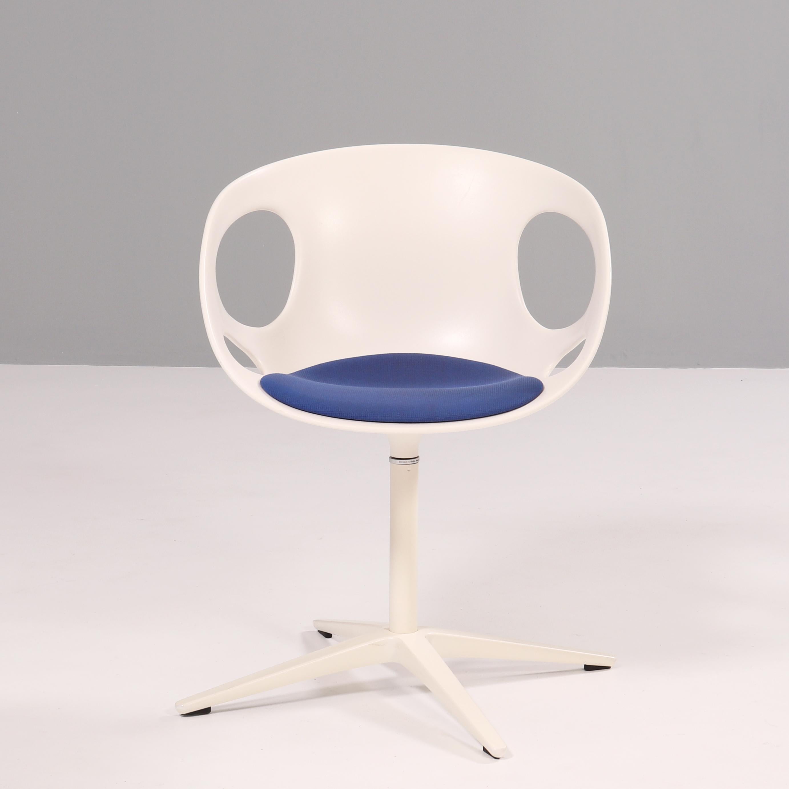 Modern Contemporary Round White Table by Fritz Hansen A622 4