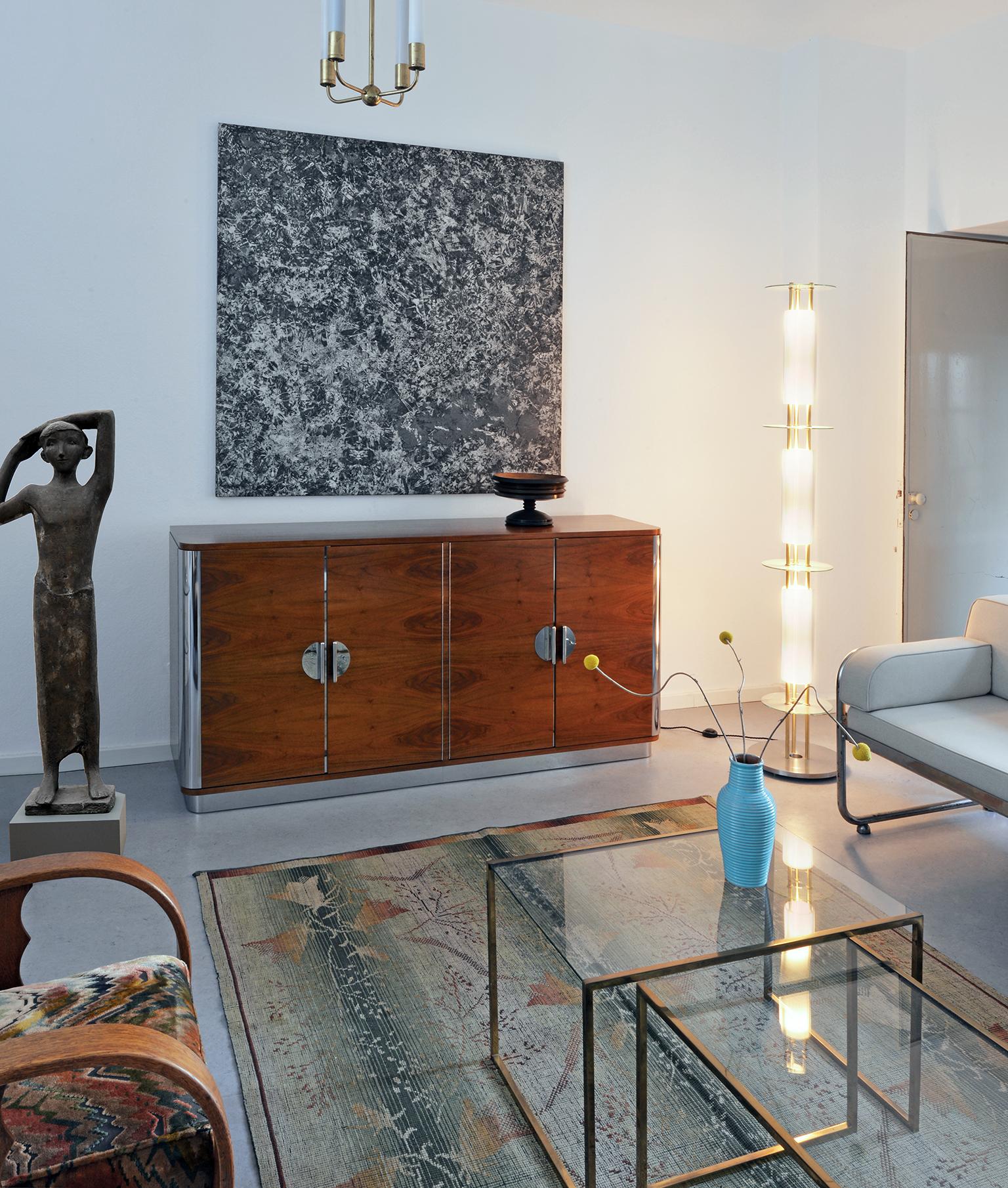 Lampadaire sculptural moderne et contemporain, laiton, cylindres en verre opale, sur mesure en vente 1