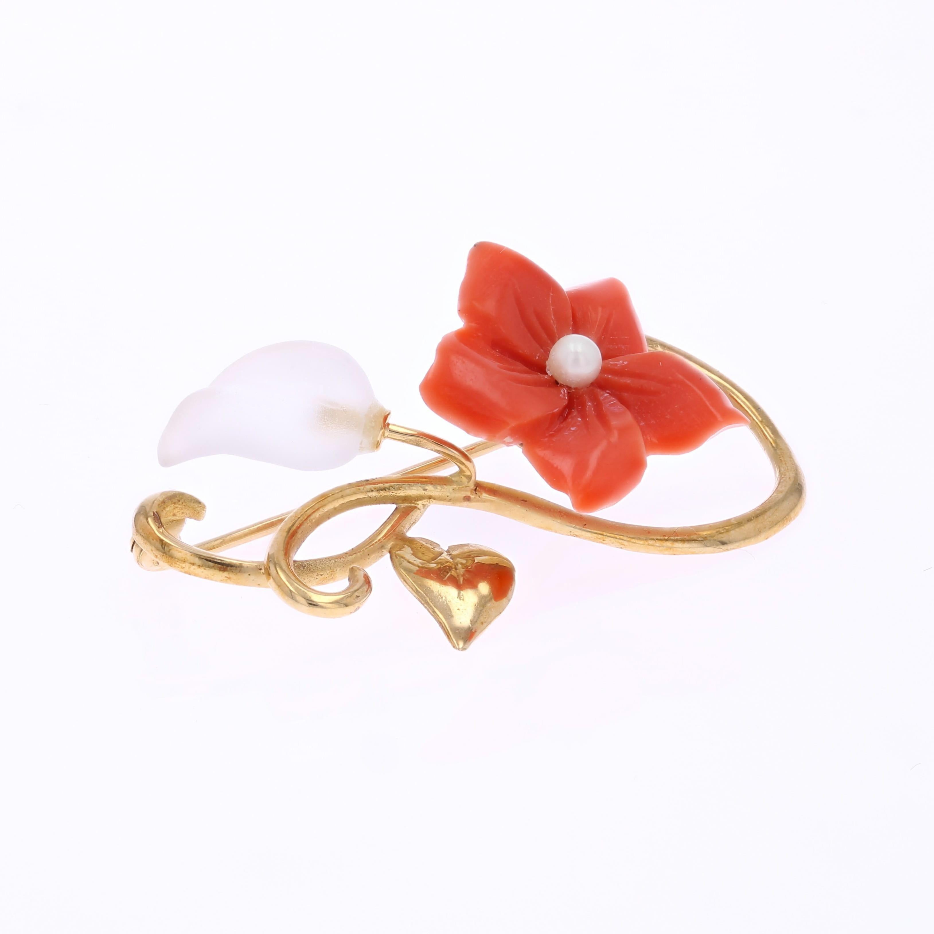 The Modernity Coral Cultured Pearl Rock Crystal 18 K Yellow Gold Flower Brooch (Broche fleur en or jaune 18 K) en vente 4