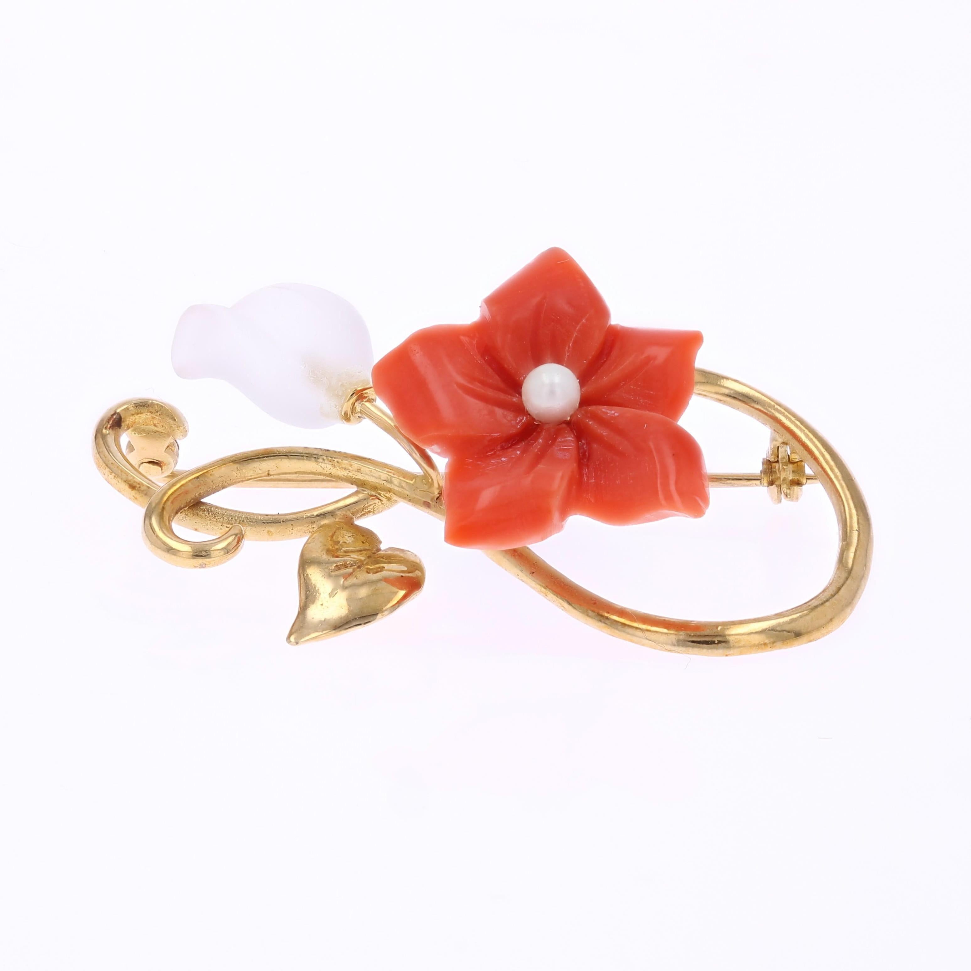 The Modernity Coral Cultured Pearl Rock Crystal 18 K Yellow Gold Flower Brooch (Broche fleur en or jaune 18 K) Pour femmes en vente