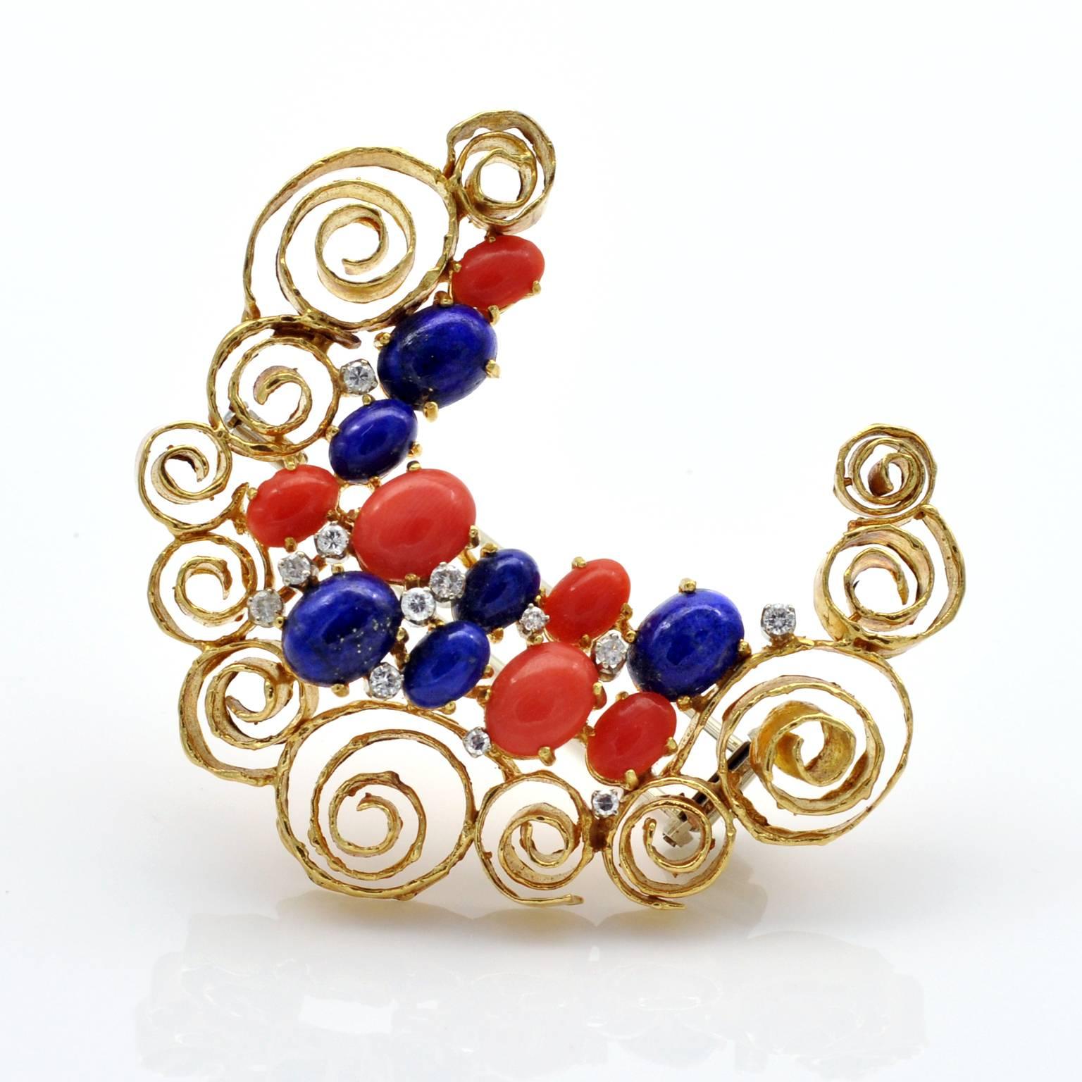 Moderne Italien des années 1970  Broche croissant en or 18 carats, corail, lapis et diamants en vente