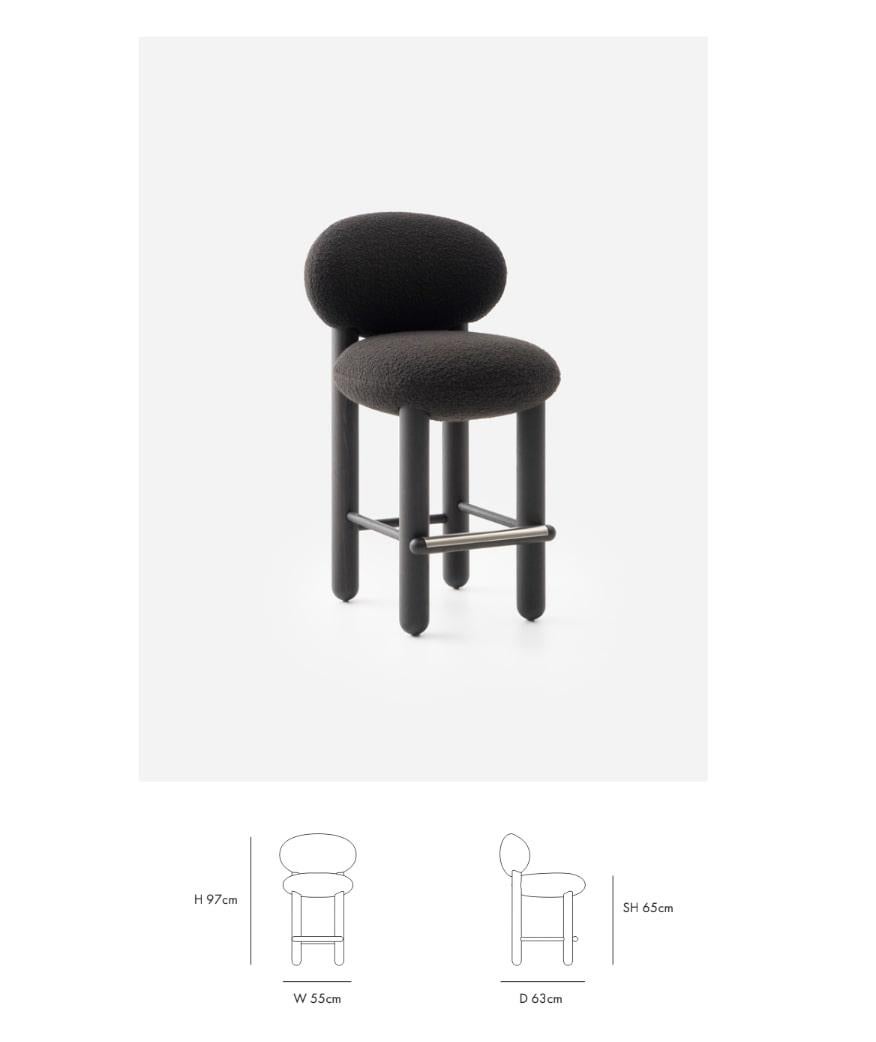 Fatto a mano Sedia da banco moderna Flock CS2/65 cm con gambe in legno in Dedar Karakorum di NOOM in vendita