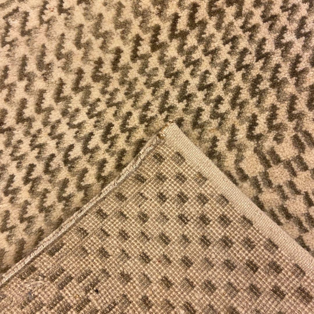 Tappeto moderno crema e grigio, Architectural Design by Orley Shabahang, 2' x 3' in vendita 2