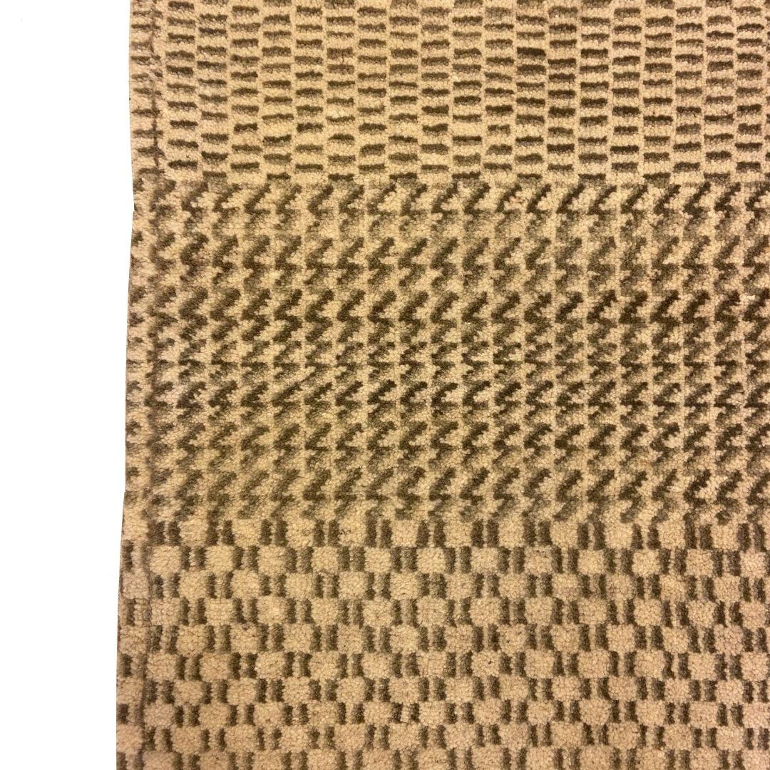 Tappeto moderno crema e grigio, Architectural Design by Orley Shabahang, 2' x 3' In condizioni Nuovo in vendita a New York, NY