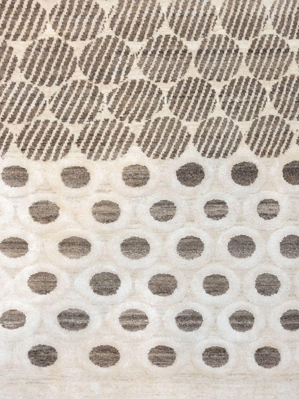 Persiano Tappeto moderno in lana e seta color crema in marrone e bianco, 9' x 12' in vendita