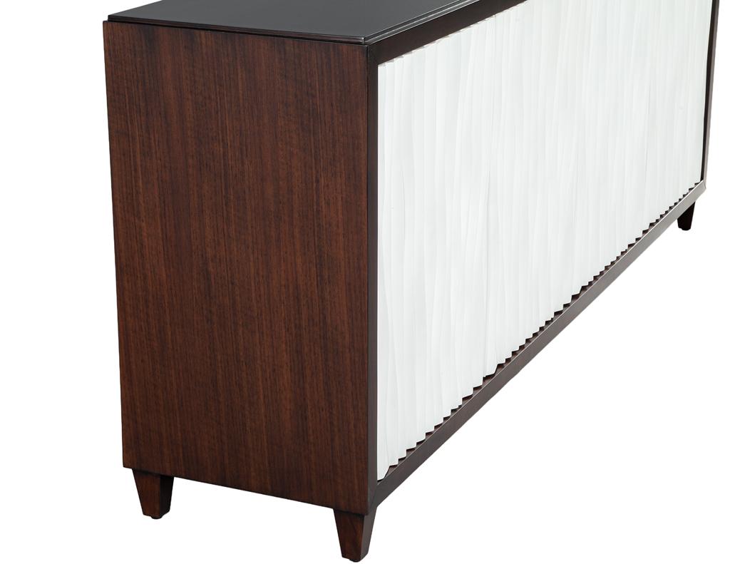 Armario Credenza Moderno con Frente Ondulado Texturado en venta 6