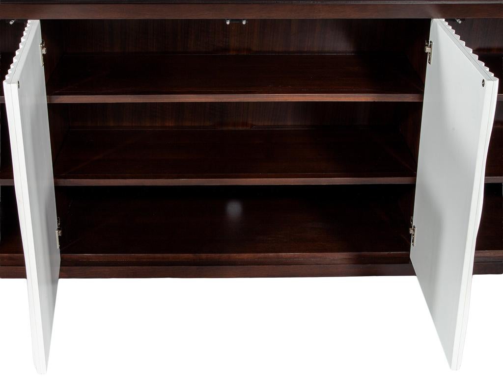 Armario Credenza Moderno con Frente Ondulado Texturado en venta 1