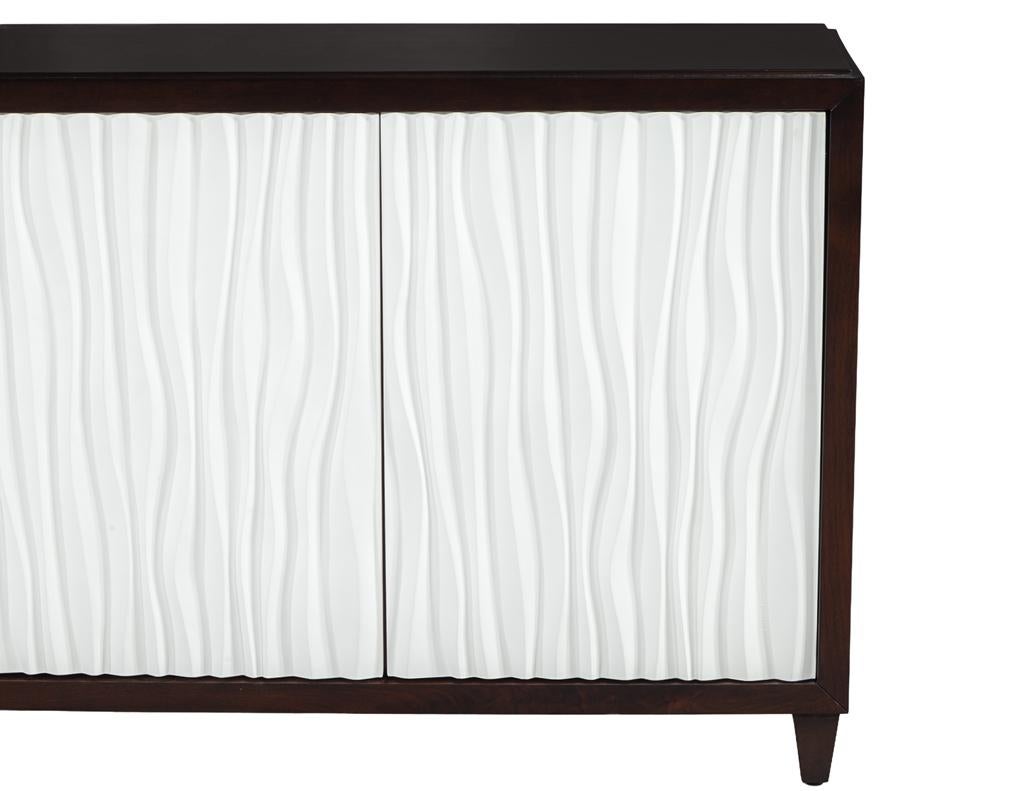 Armario Credenza Moderno con Frente Ondulado Texturado en venta 2