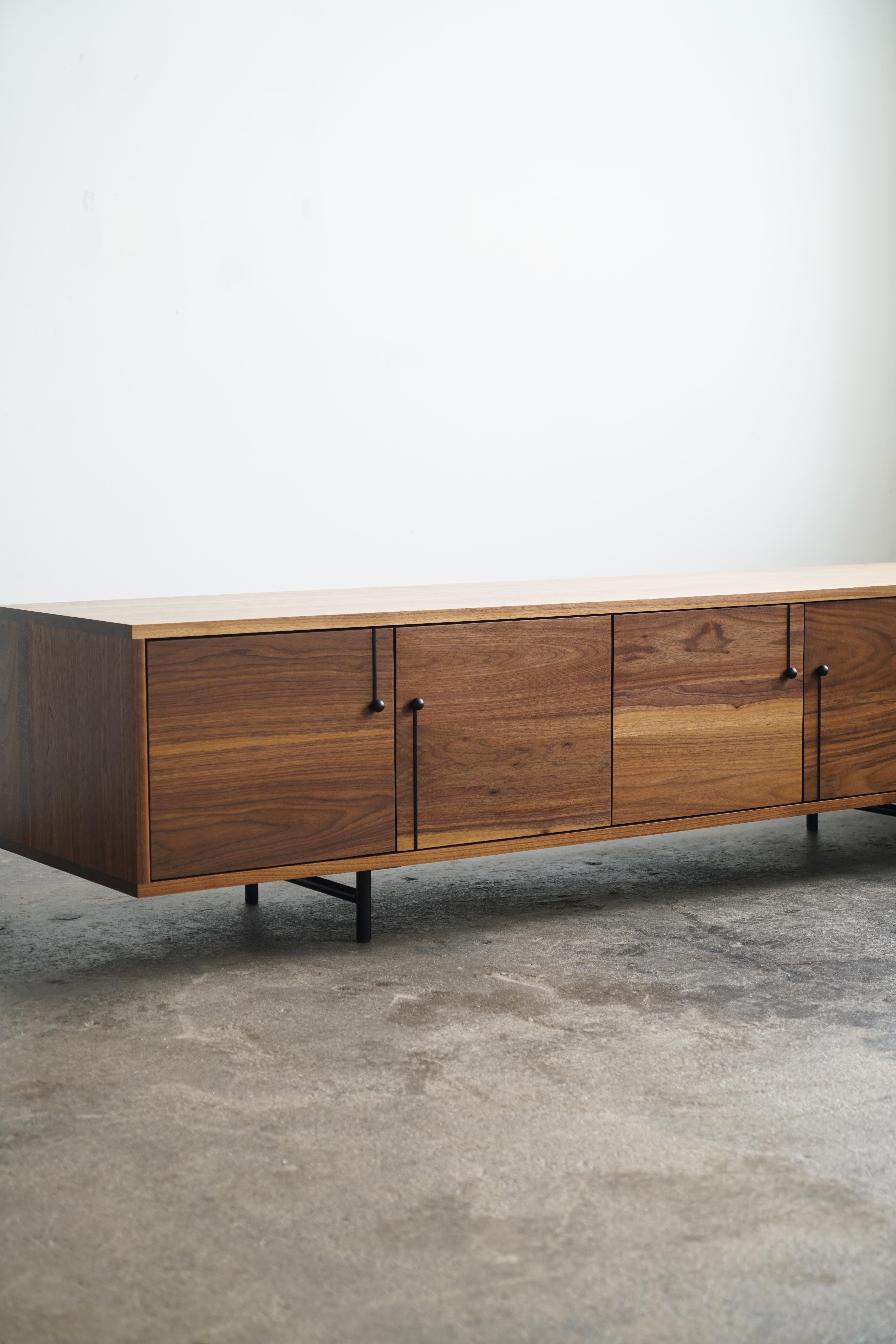Moderner 'Credenza Three'-Schrank von Last Workshop in Nussbaum Natur im Zustand „Neu“ im Angebot in Chicago, IL
