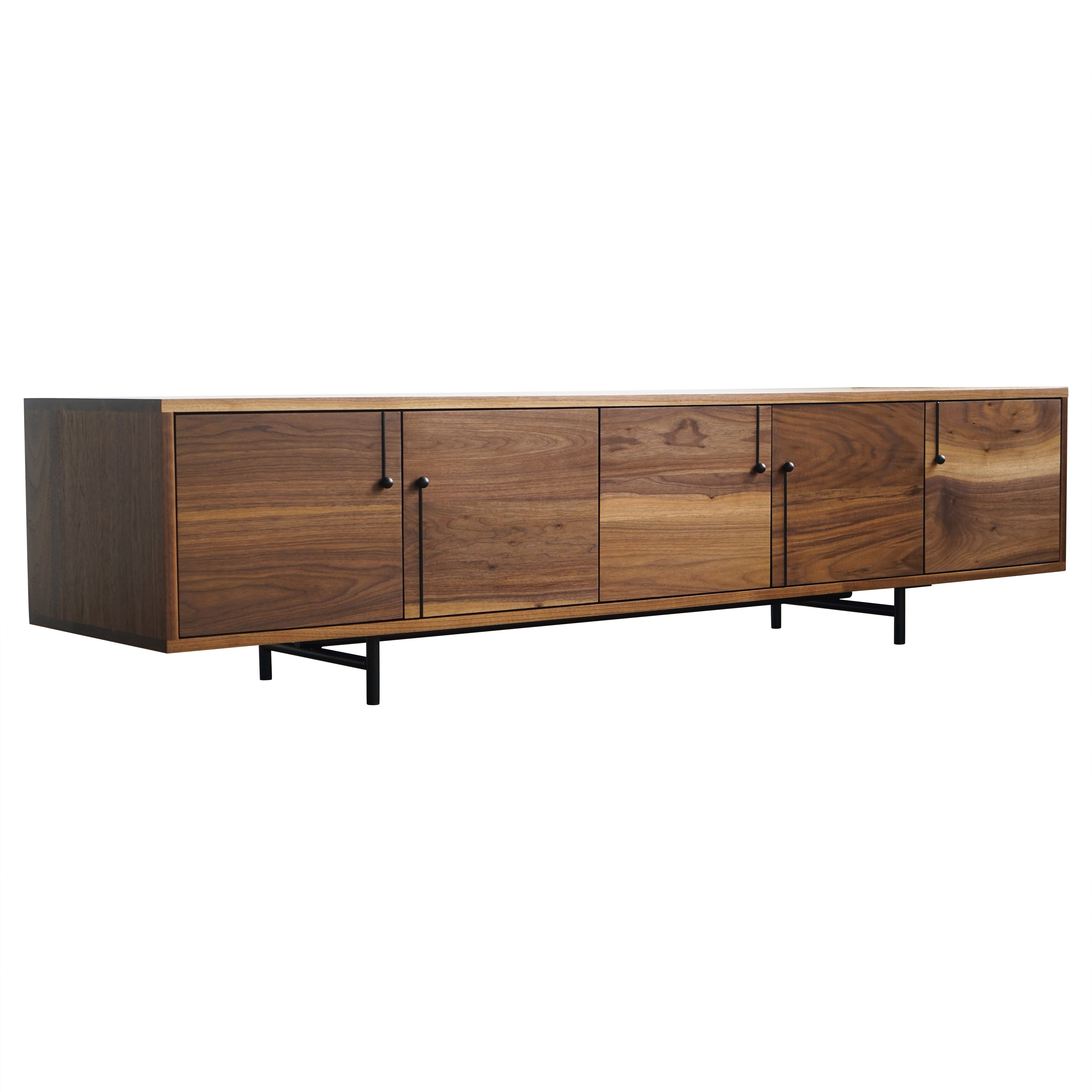 Moderner 'Credenza Three'-Schrank von Last Workshop in Nussbaum Natur im Angebot