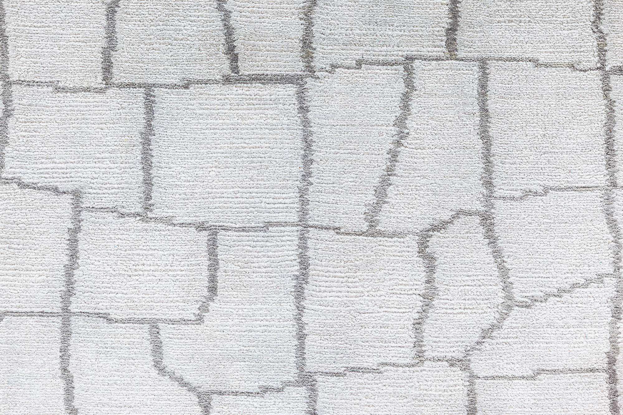 Moderno Tappeto in seta fatto a mano dal design moderno a coccodrillo in tonalità di grigio di Doris Leslie Blau in vendita
