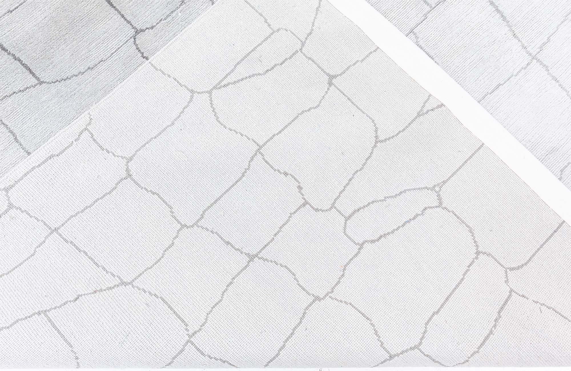 Tappeto in seta fatto a mano dal design moderno a coccodrillo in tonalità di grigio di Doris Leslie Blau In condizioni Nuovo in vendita a New York, NY