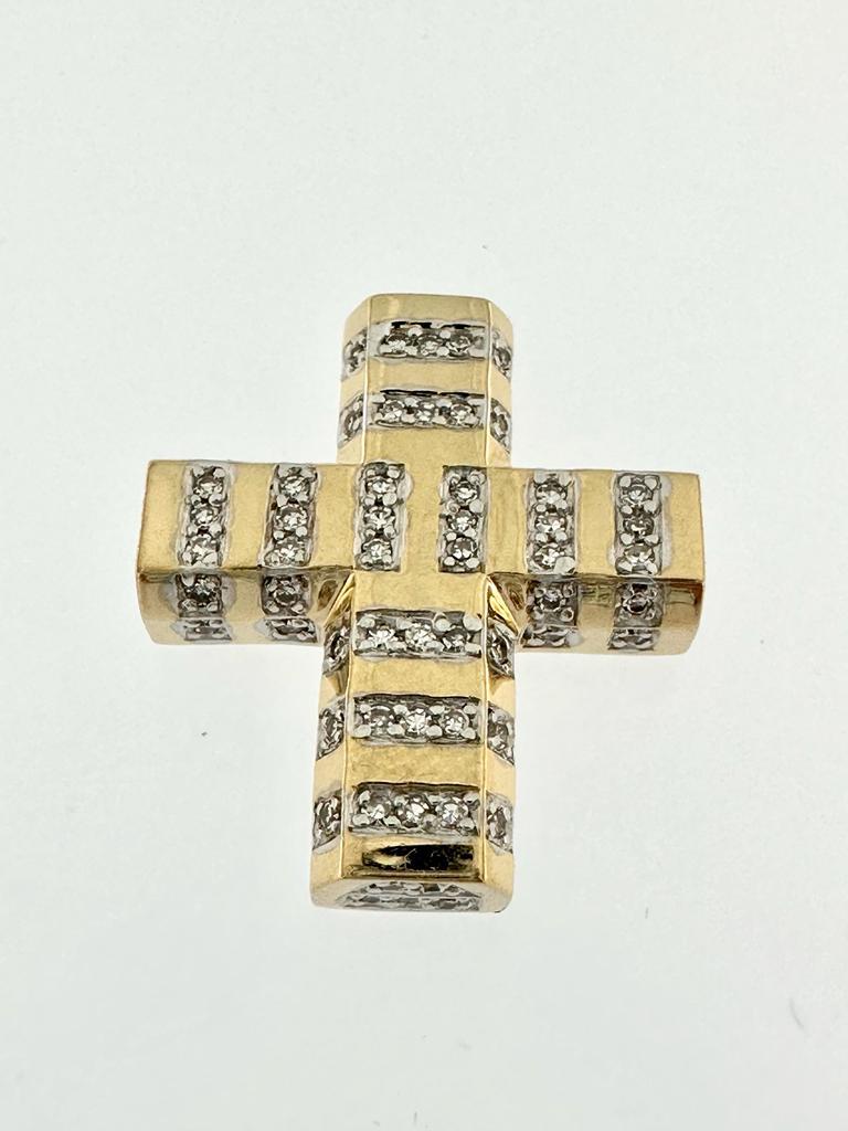 Moderne Croix moderne en or jaune 14 carats avec diamants en vente