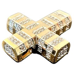 Modernes Kreuz aus 14 Karat Gelbgold mit Diamanten
