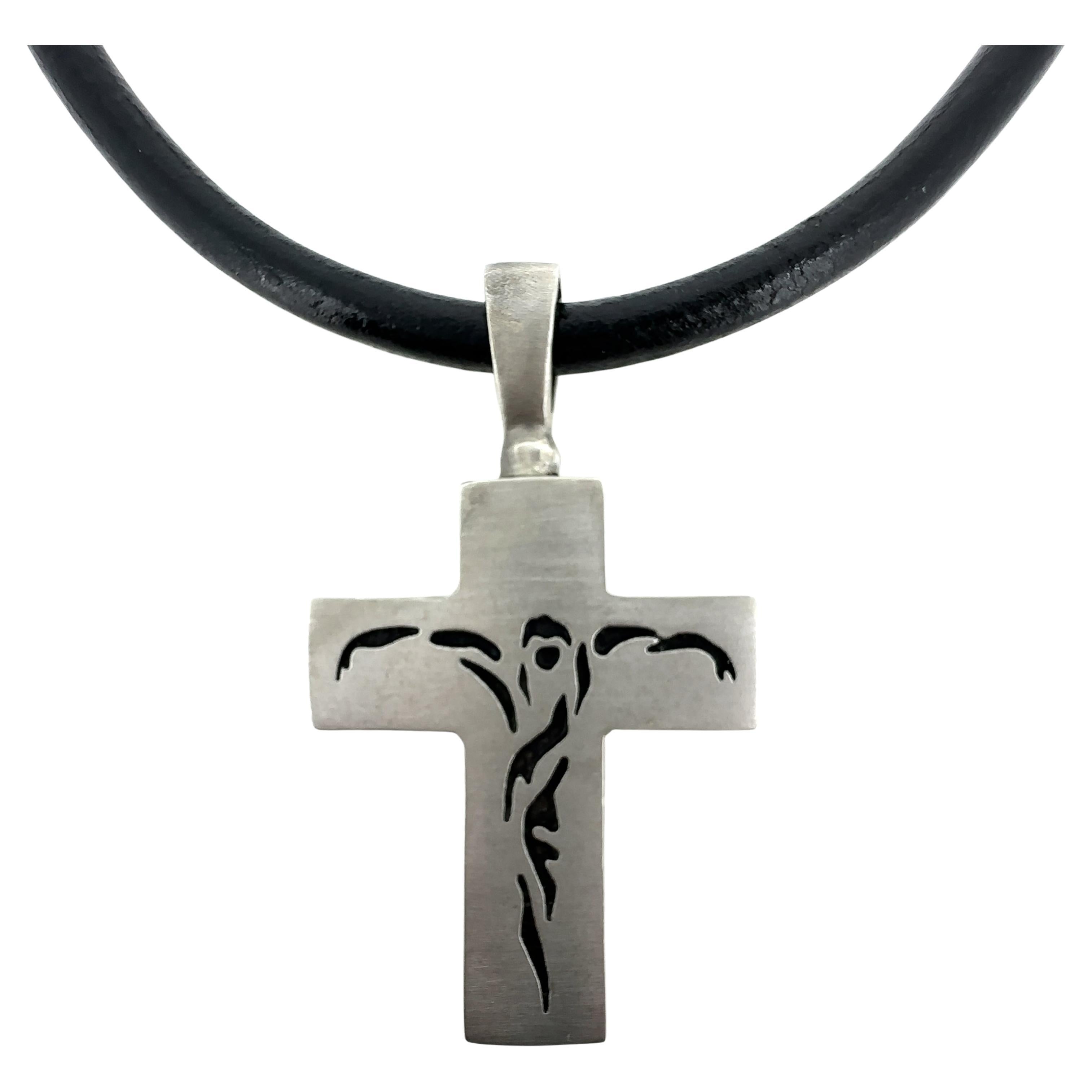 Crucifix moderne Eytan Brandes en or blanc 18 carats naturel massif avec cordon en cuir