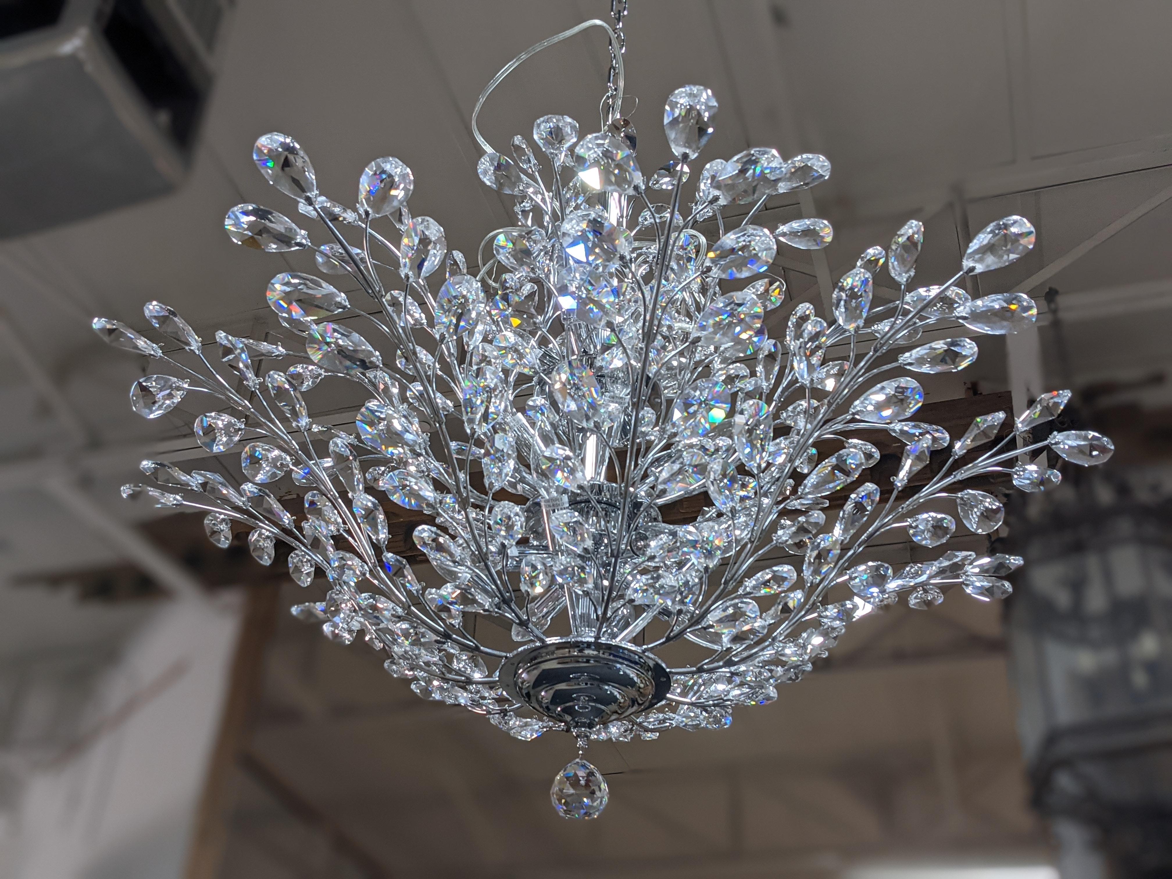 This crystal chandelier origins from Italy.

Modern period.

 