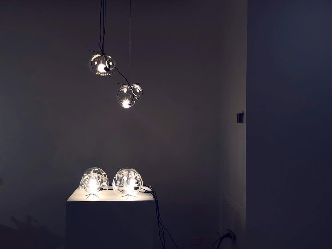 Lampe de bureau moderne en cristal, verre et acier « Exhale » de Catie Newell en vente 3