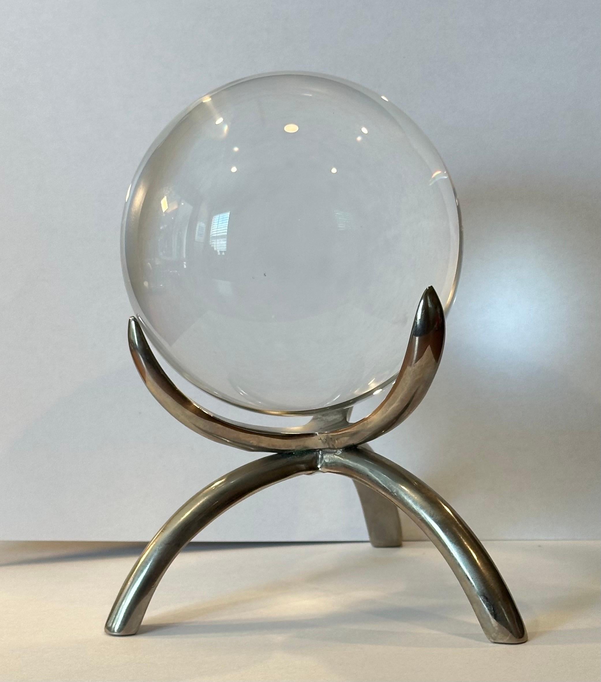 XX secolo Sfera di cristallo moderna su base in acciaio in vendita