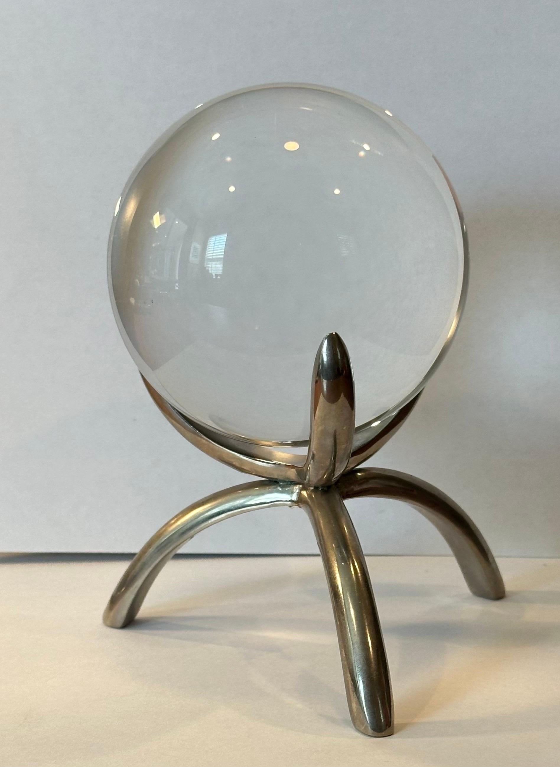 Sfera di cristallo moderna su base in acciaio in vendita 1