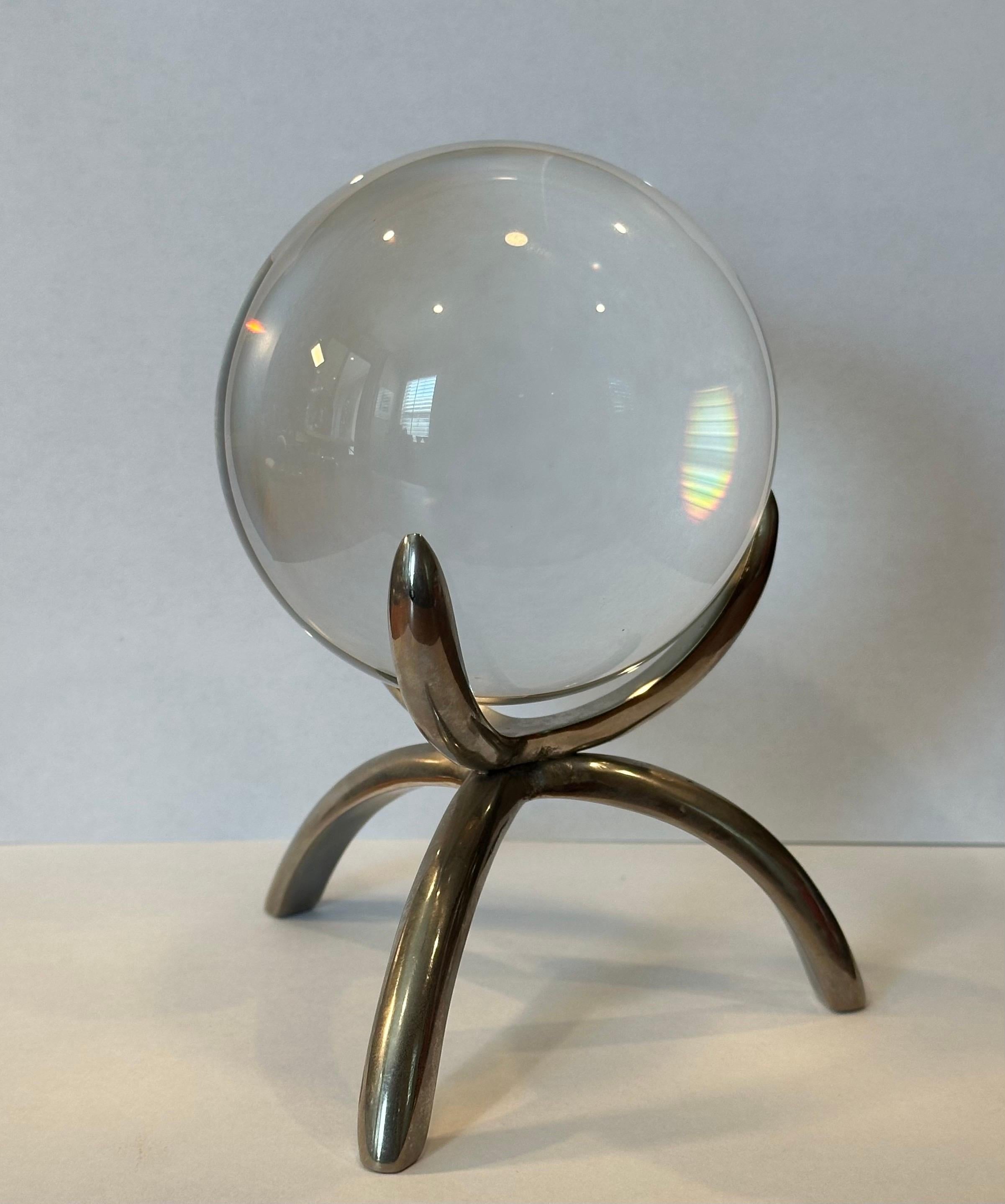 Sfera di cristallo moderna su base in acciaio in vendita 2