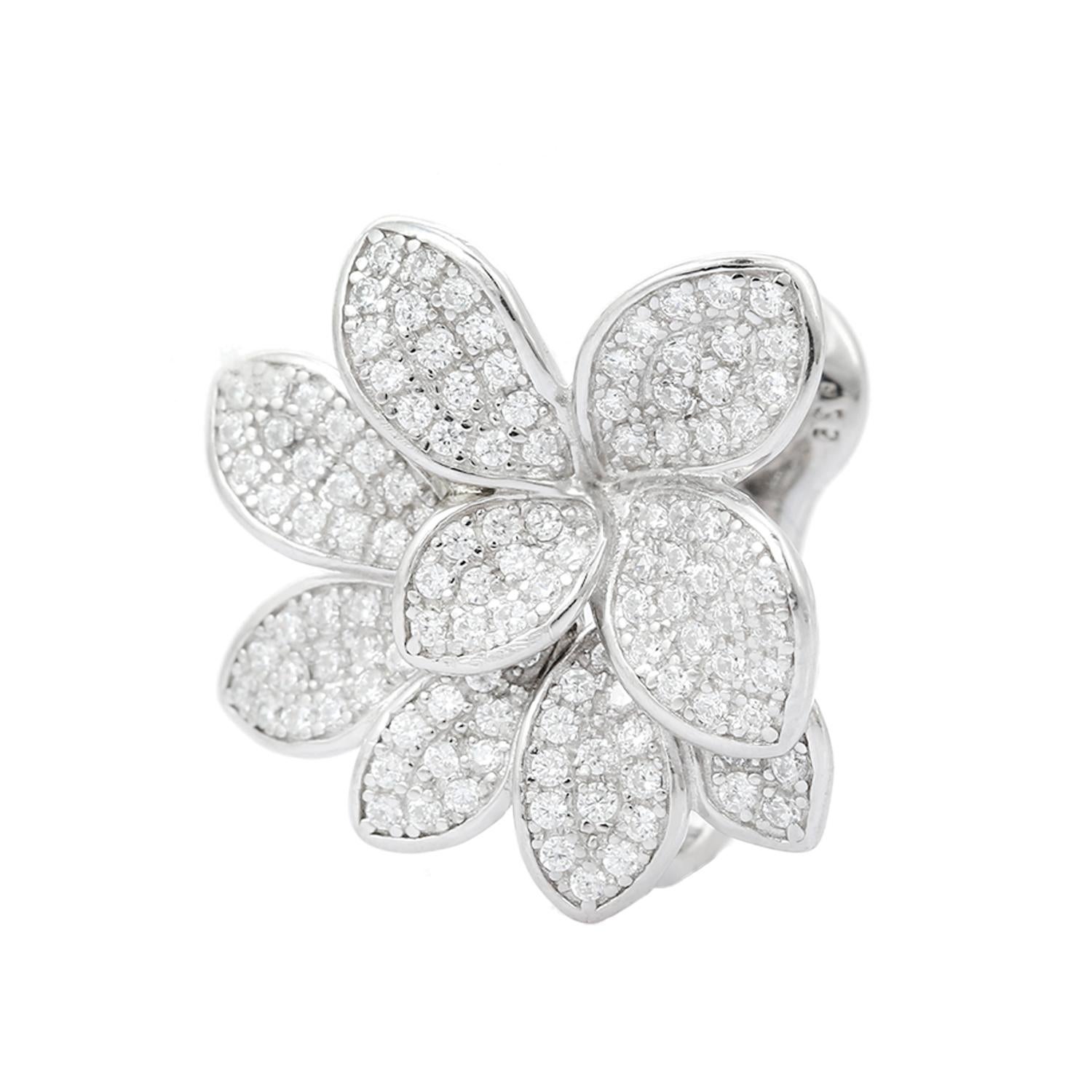 Moderno Orecchino moderno con fiore di zirconia cubica in argento 925 Regalo per la mamma in vendita