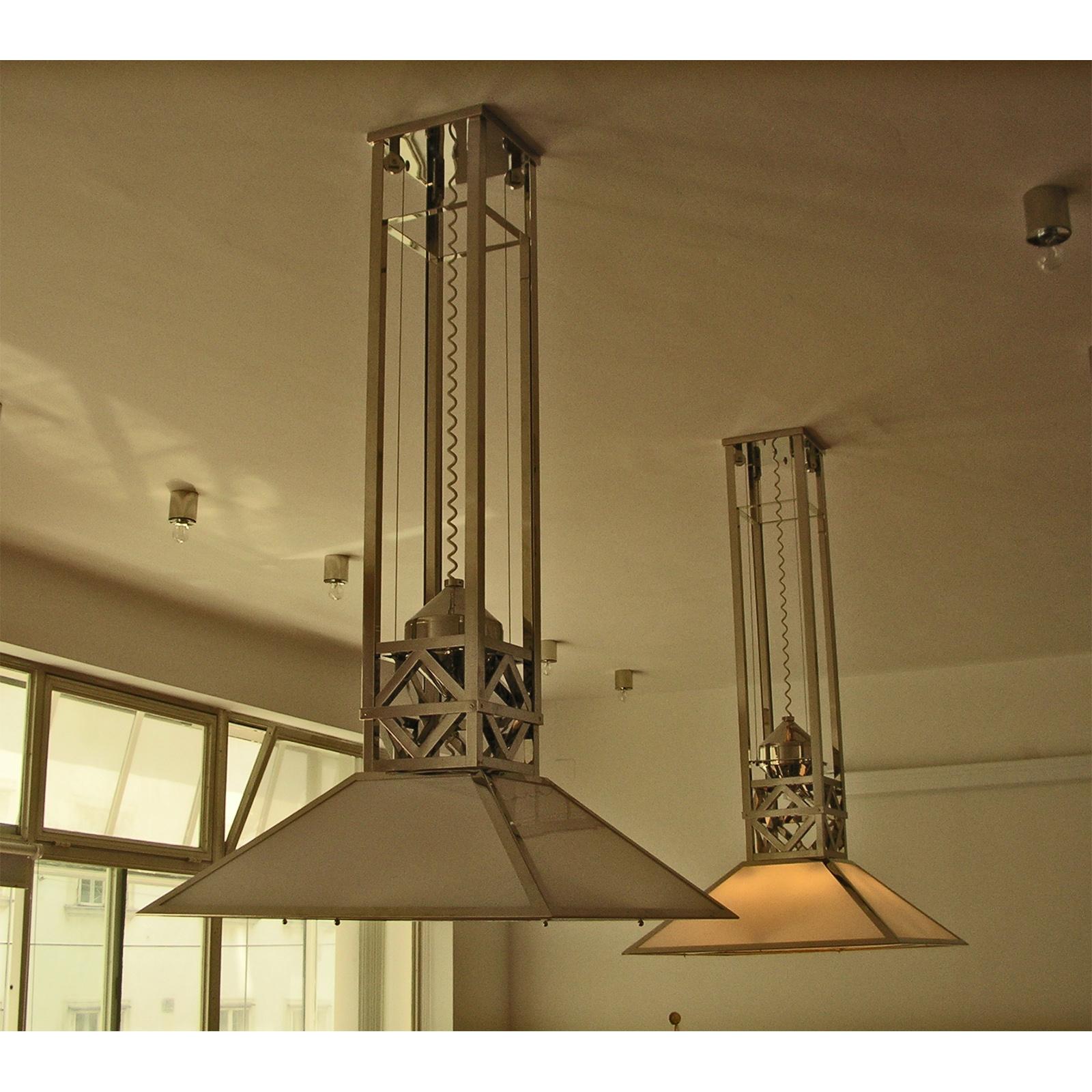 XXIe siècle et contemporain Lustre ou pendentif cubique moderne en verre opalin et laiton, réédition en vente