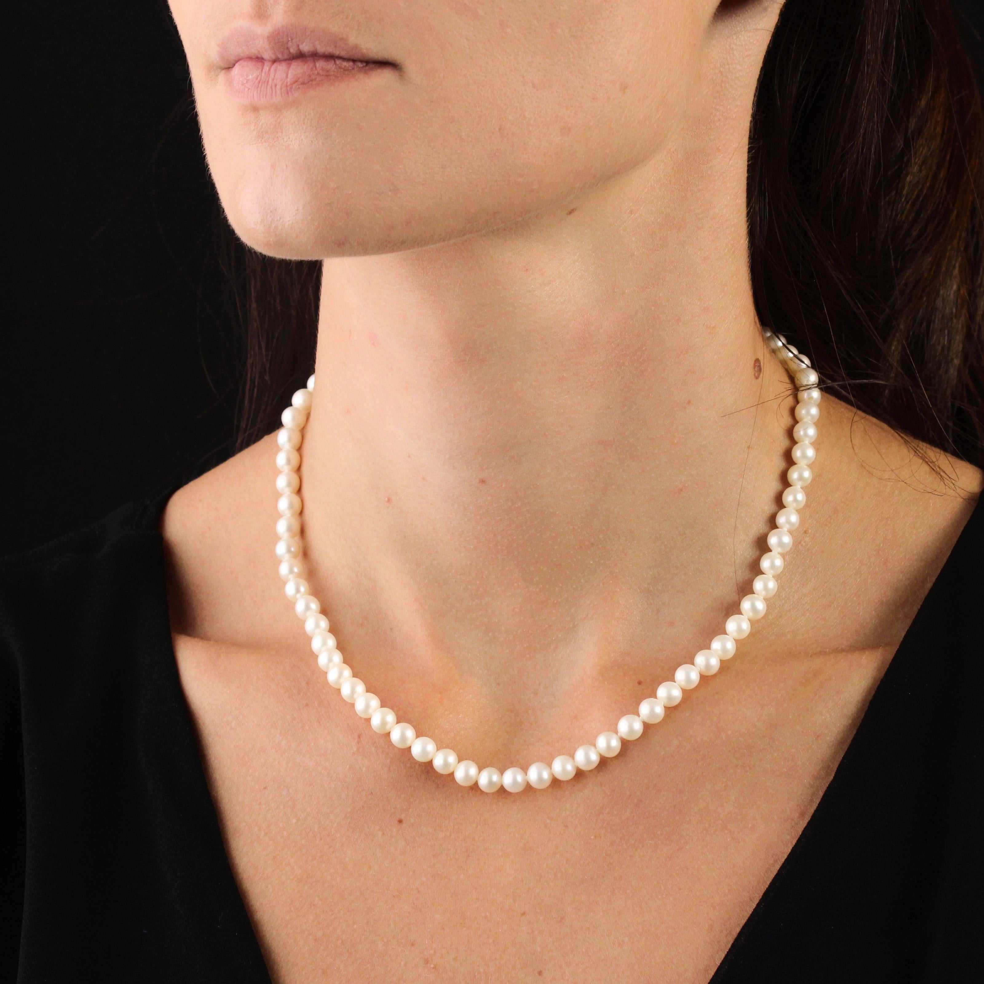 Collana girocollo moderna con perle coltivate in oro giallo 18 carati in vendita 2
