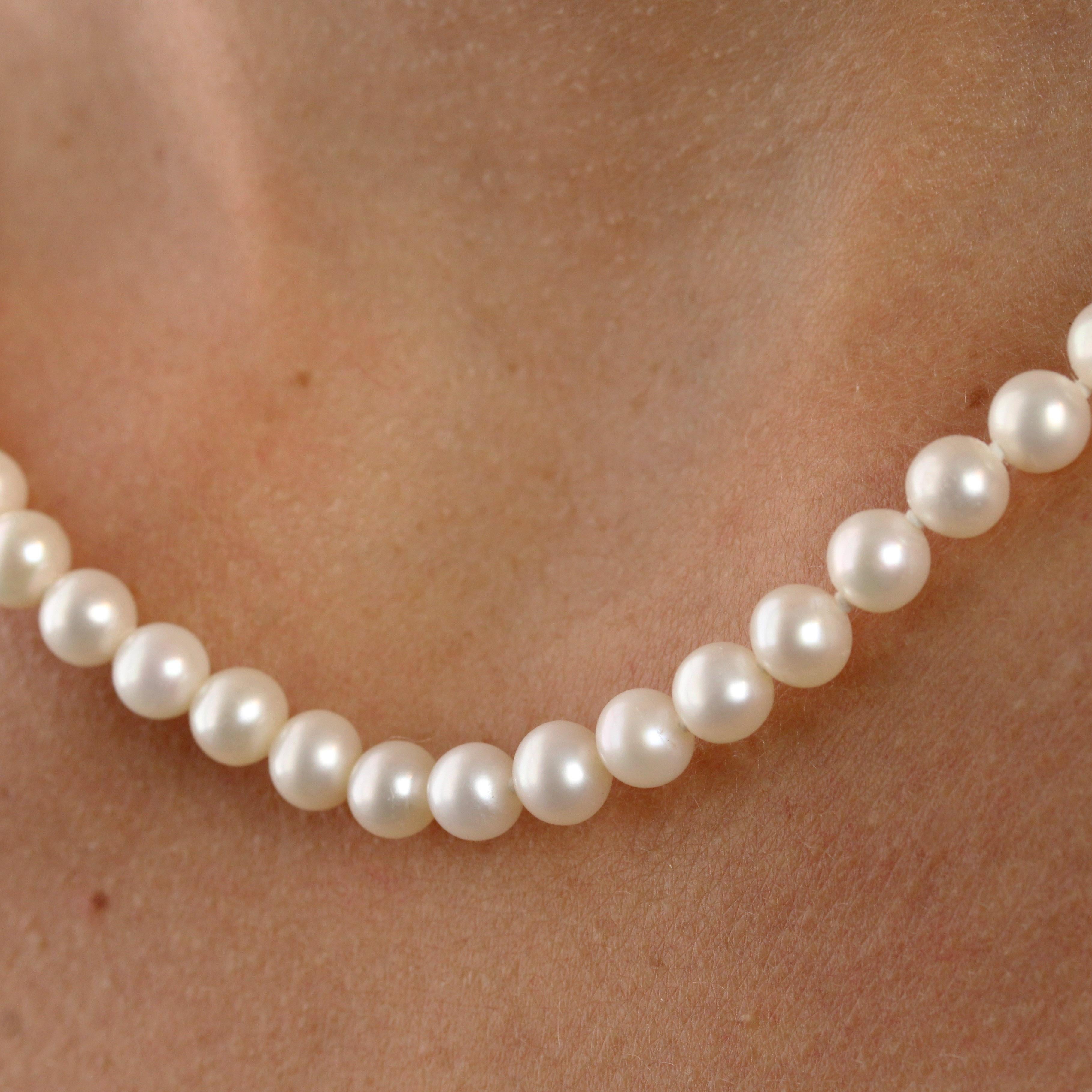 Collana girocollo moderna con perle coltivate in oro giallo 18 carati In condizioni buone in vendita a Poitiers, FR