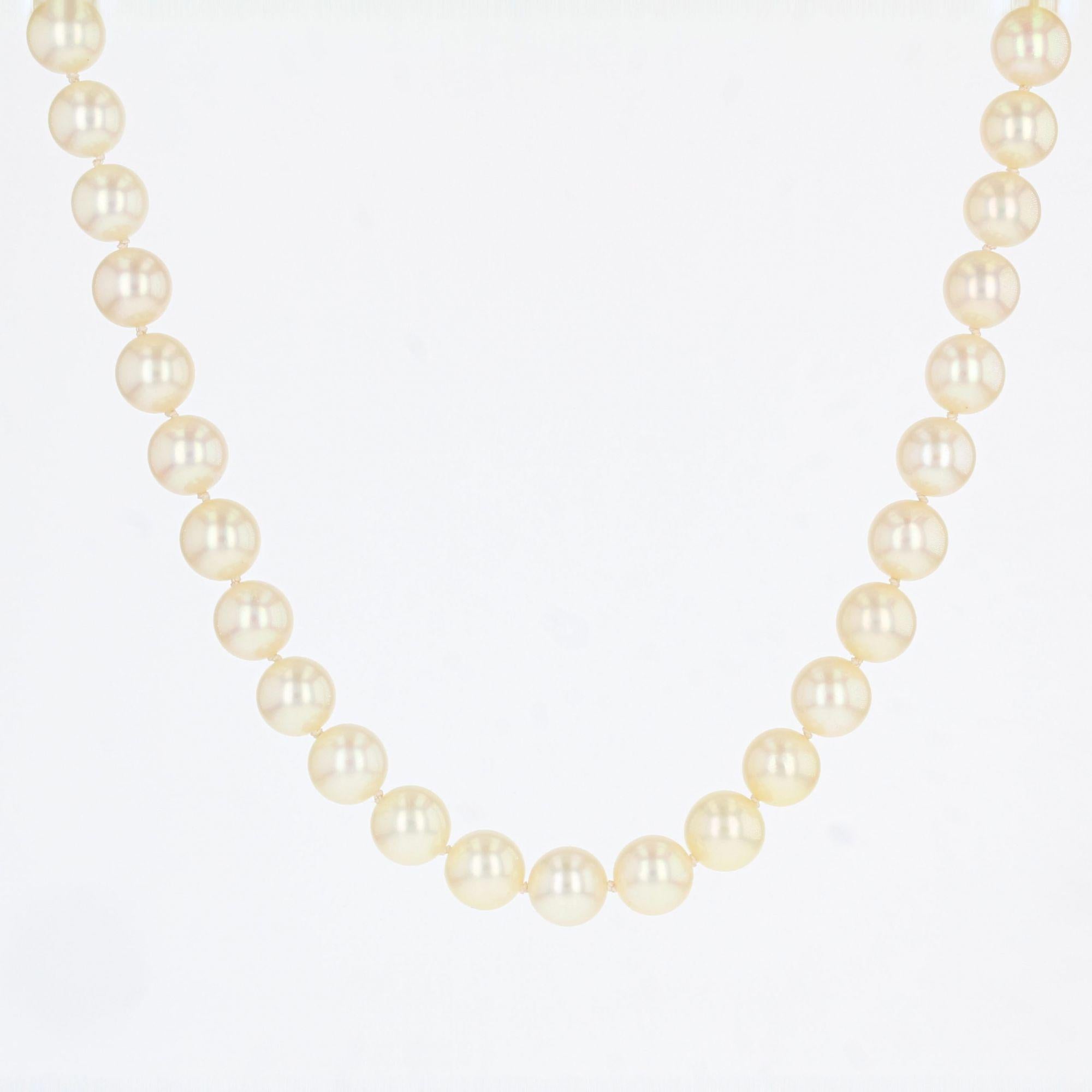 Moderne Collier à fermoir moderne en or jaune 18 carats avec perles de culture en vente