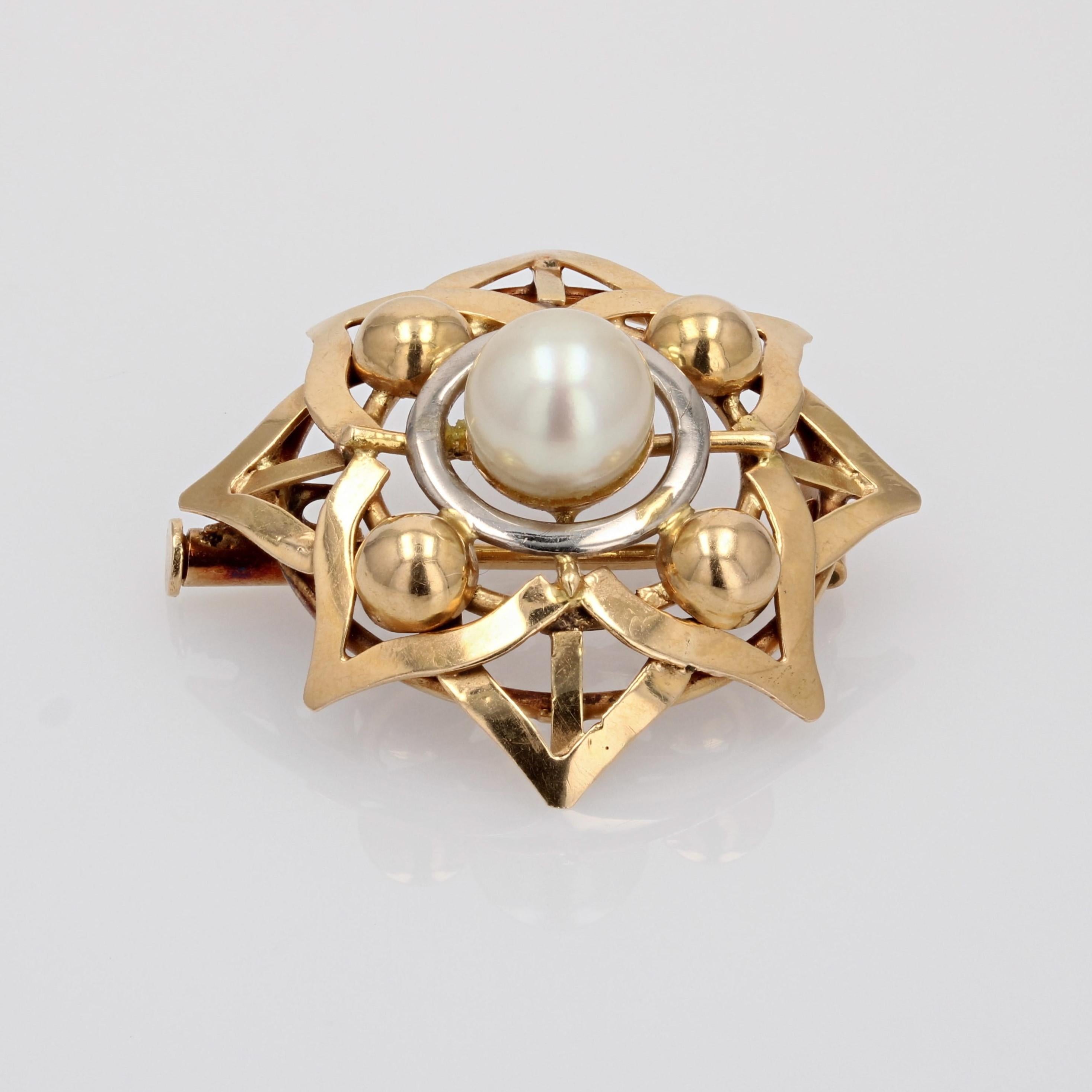Modern Cultured Pearl 18 Karat Yellow Gold Star Brooch In Good Condition For Sale In Poitiers, FR